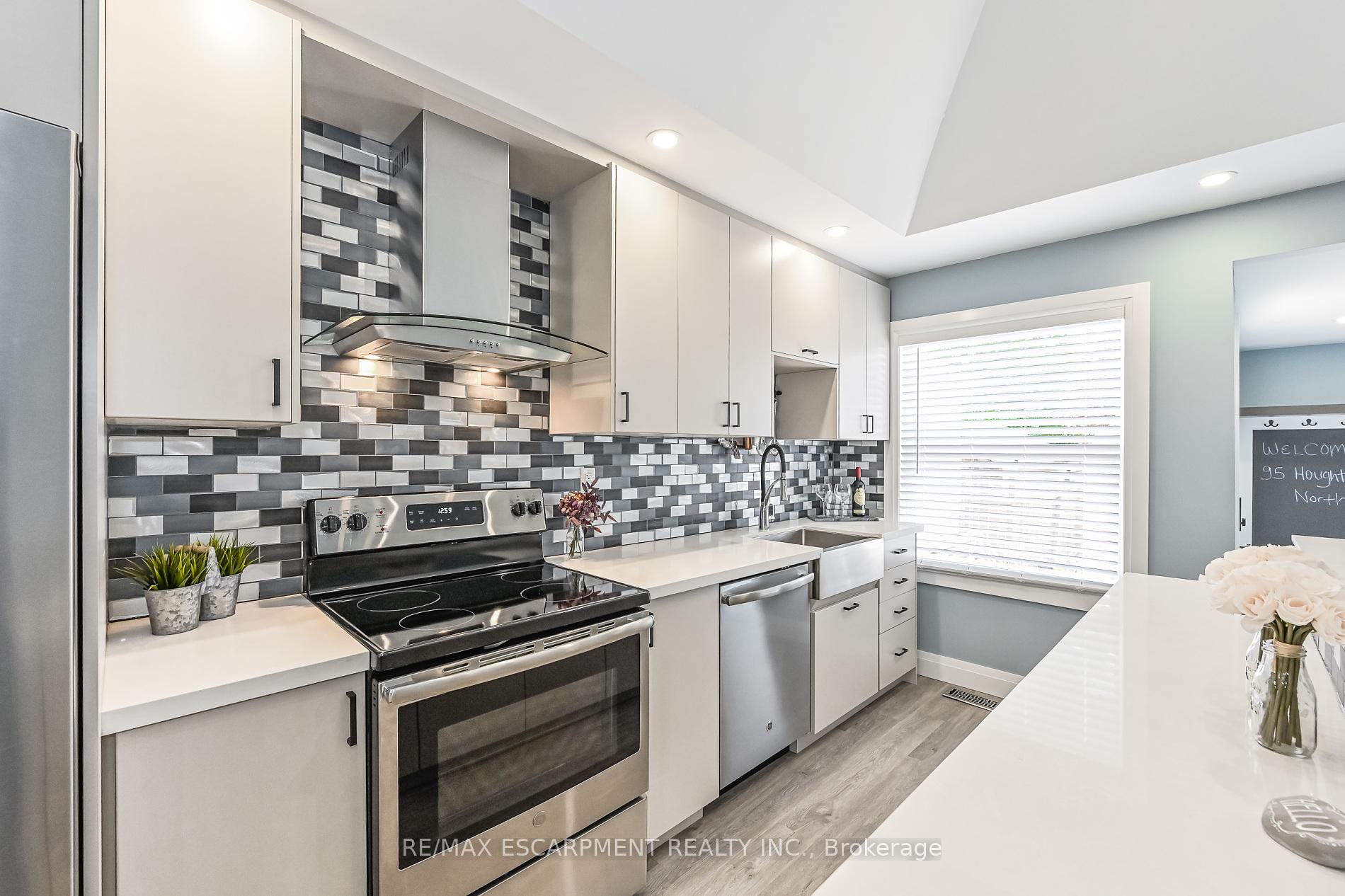 Photo 13 of 95 Houghton Avenue N, Hamilton, Crown Point — HOMEH