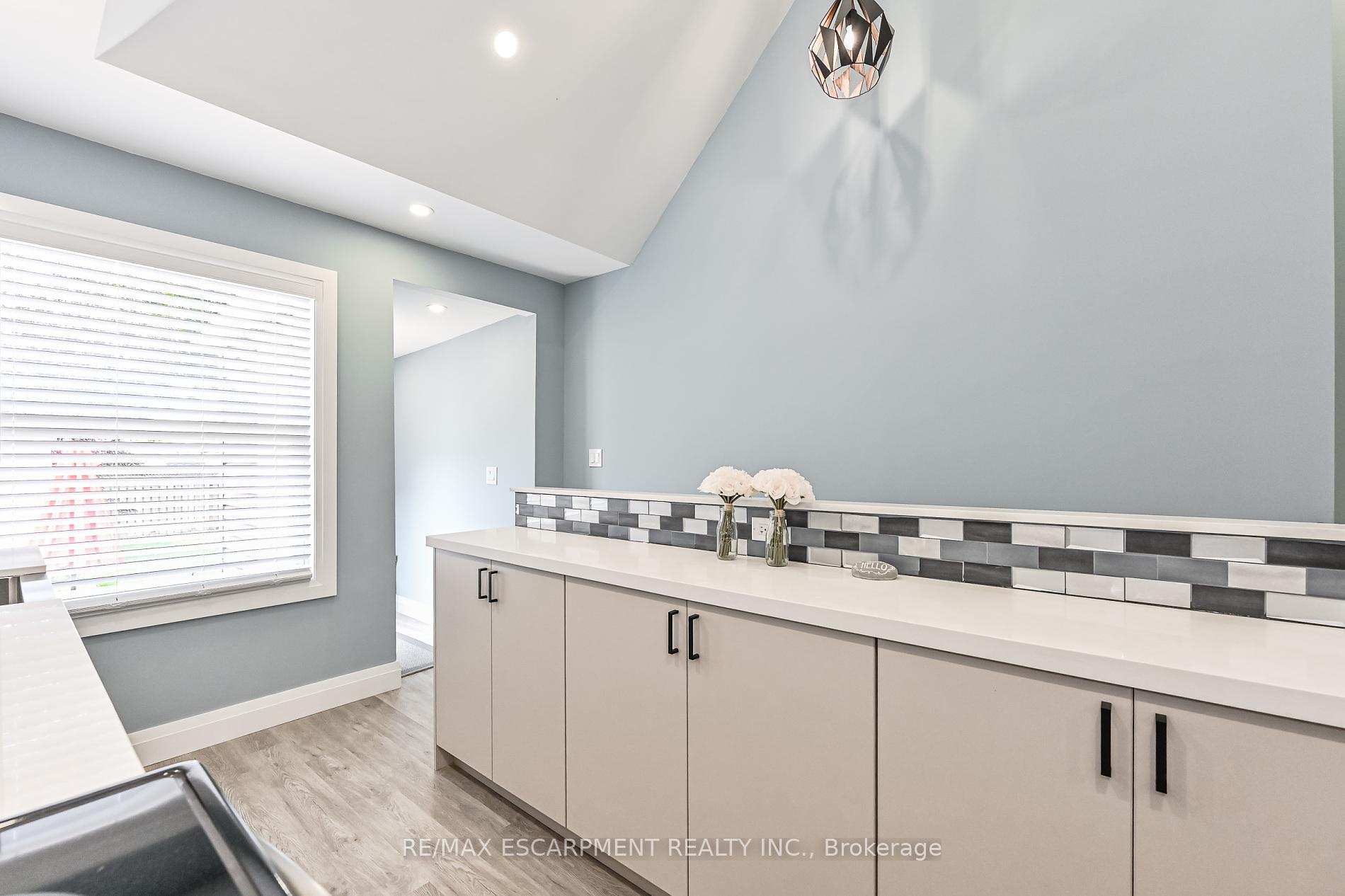 Photo 16 of 95 Houghton Avenue N, Hamilton, Crown Point — HOMEH