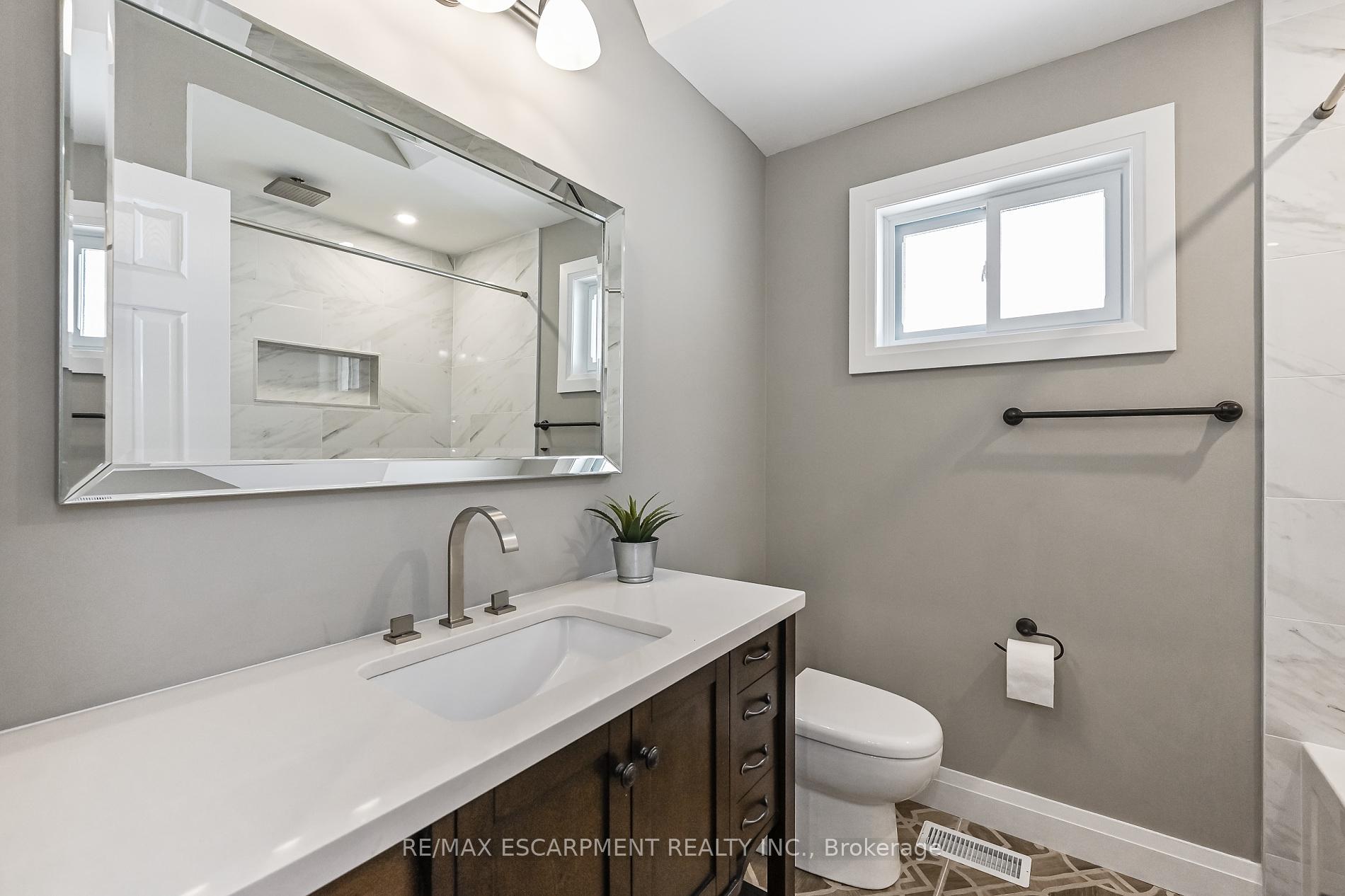 Photo 17 of 95 Houghton Avenue N, Hamilton, Crown Point — HOMEH
