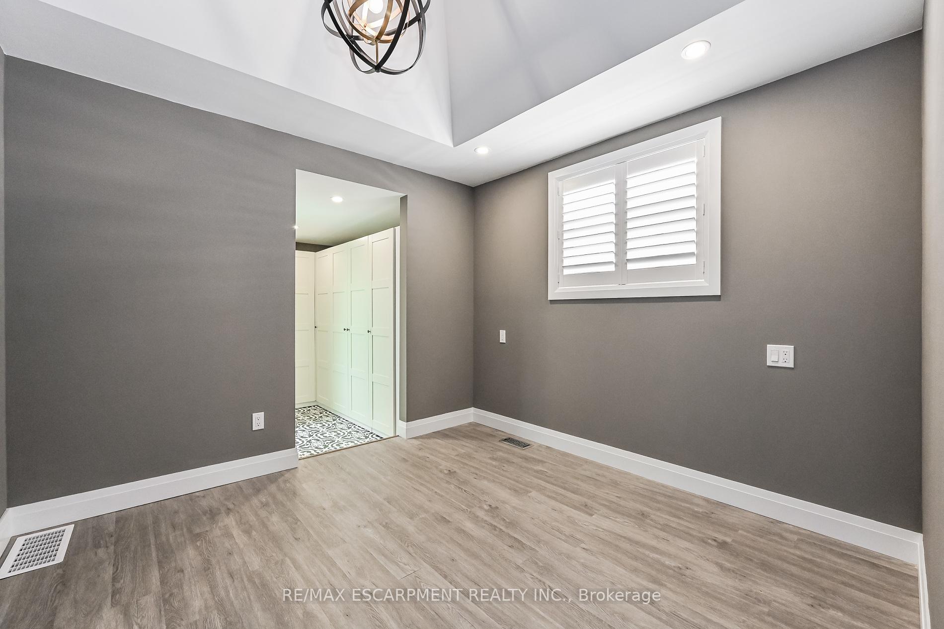 Photo 19 of 95 Houghton Avenue N, Hamilton, Crown Point — HOMEH