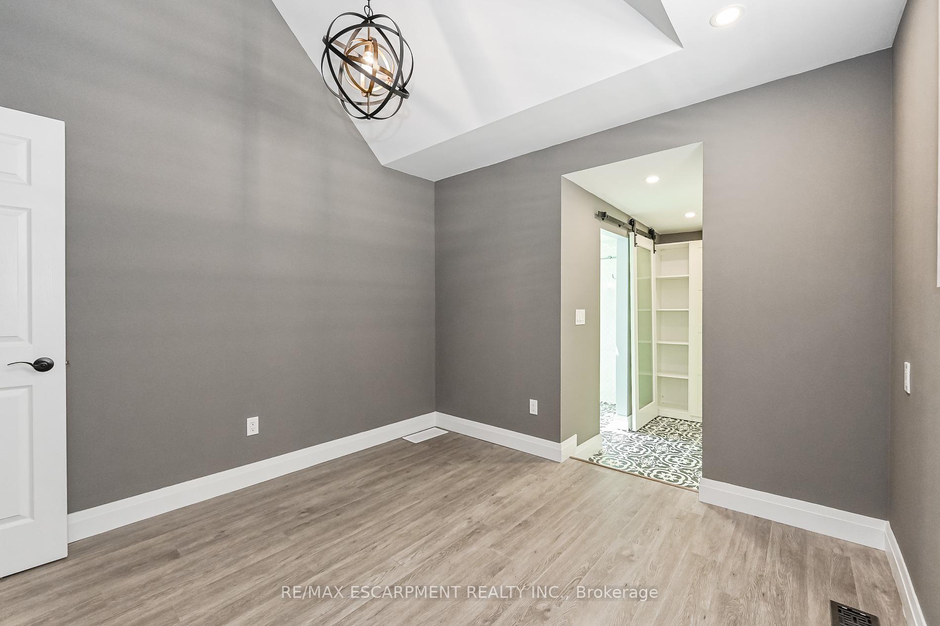 Photo 21 of 95 Houghton Avenue N, Hamilton, Crown Point — HOMEH