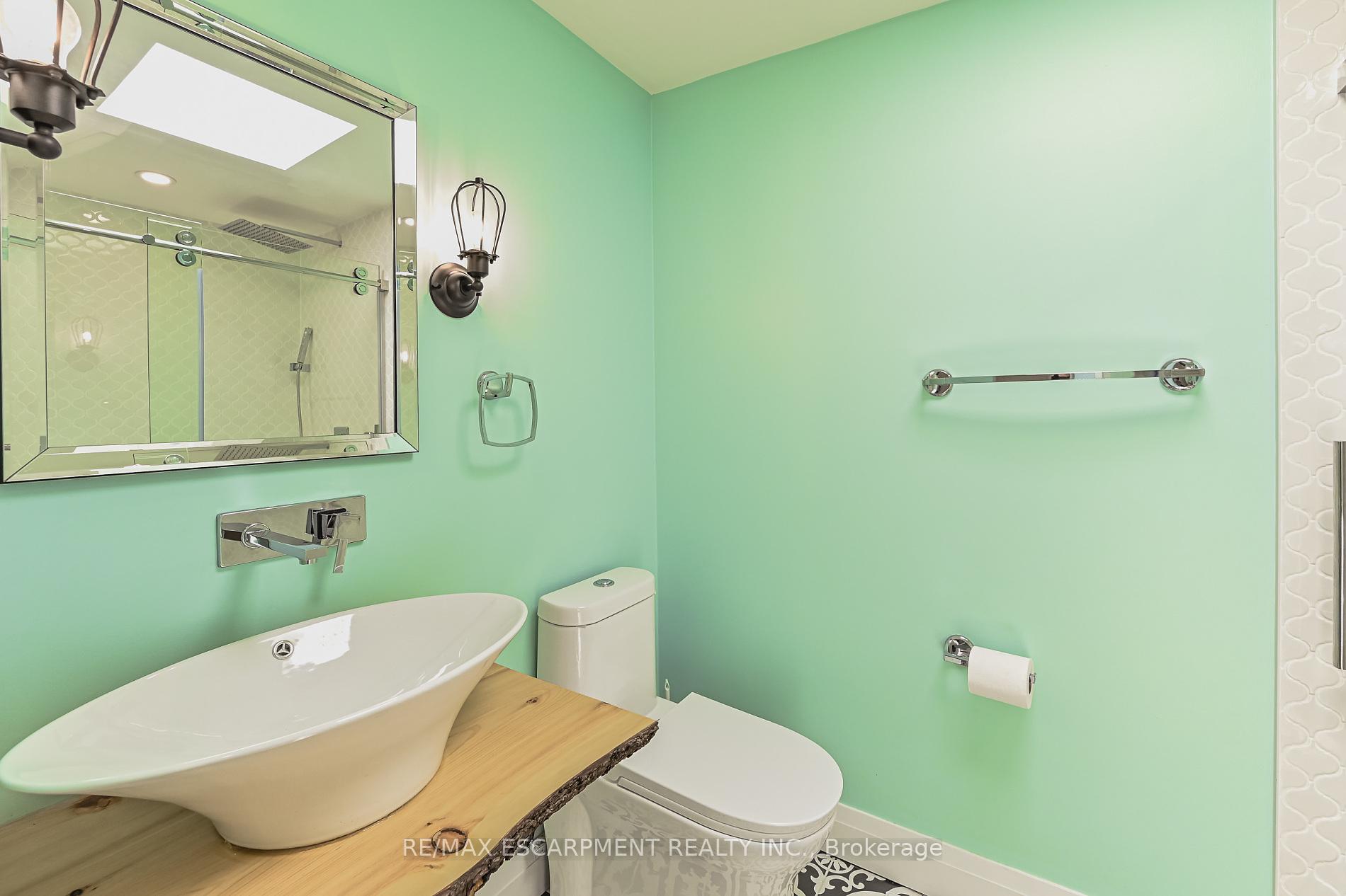 Photo 23 of 95 Houghton Avenue N, Hamilton, Crown Point — HOMEH
