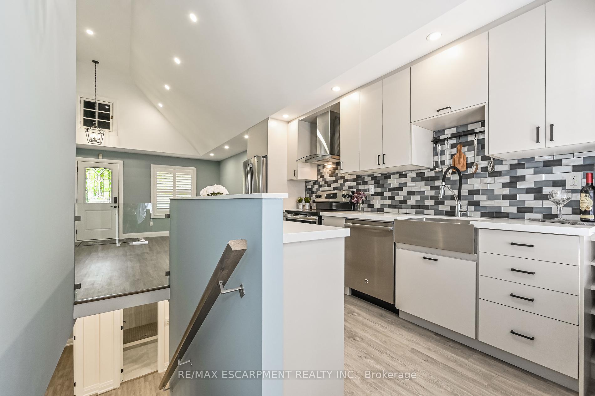 Photo 26 of 95 Houghton Avenue N, Hamilton, Crown Point — HOMEH