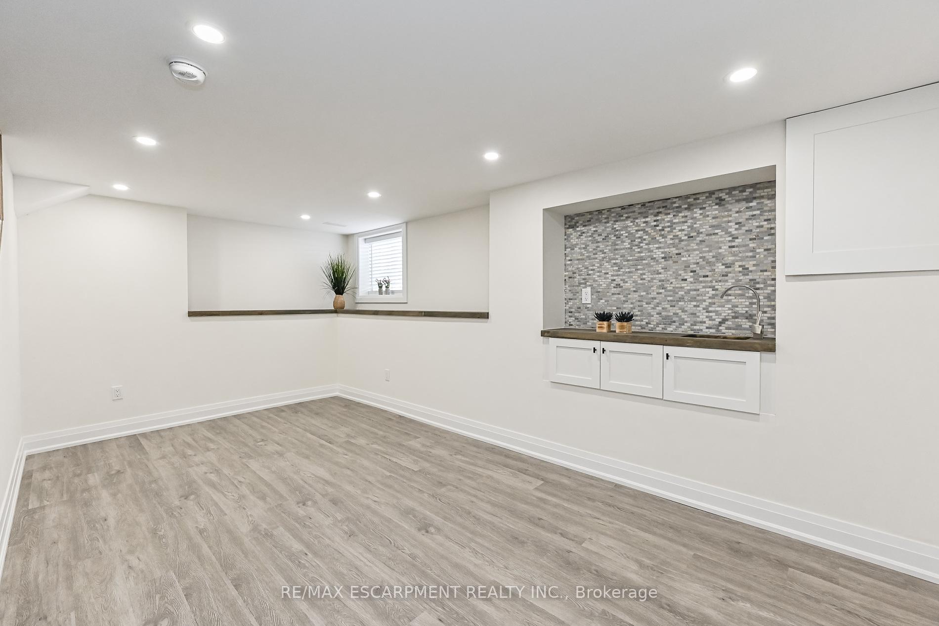 Photo 27 of 95 Houghton Avenue N, Hamilton, Crown Point — HOMEH