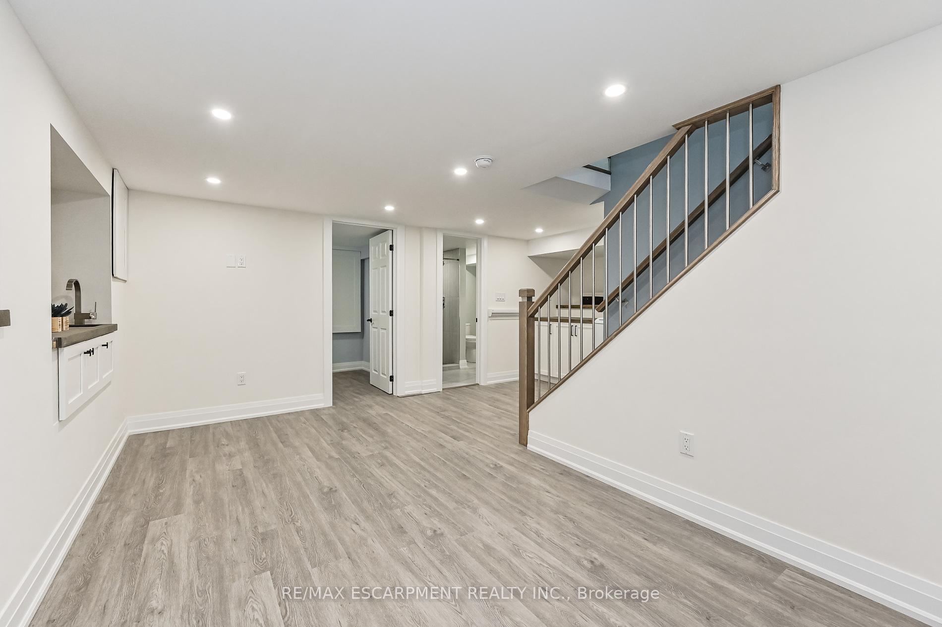 Photo 29 of 95 Houghton Avenue N, Hamilton, Crown Point — HOMEH