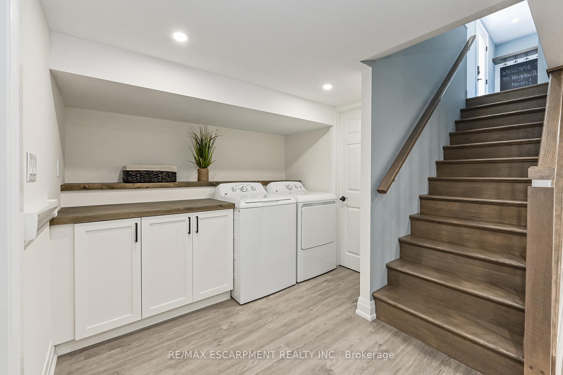 Photo 31 of 95 Houghton Avenue N, Hamilton, Crown Point — HOMEH