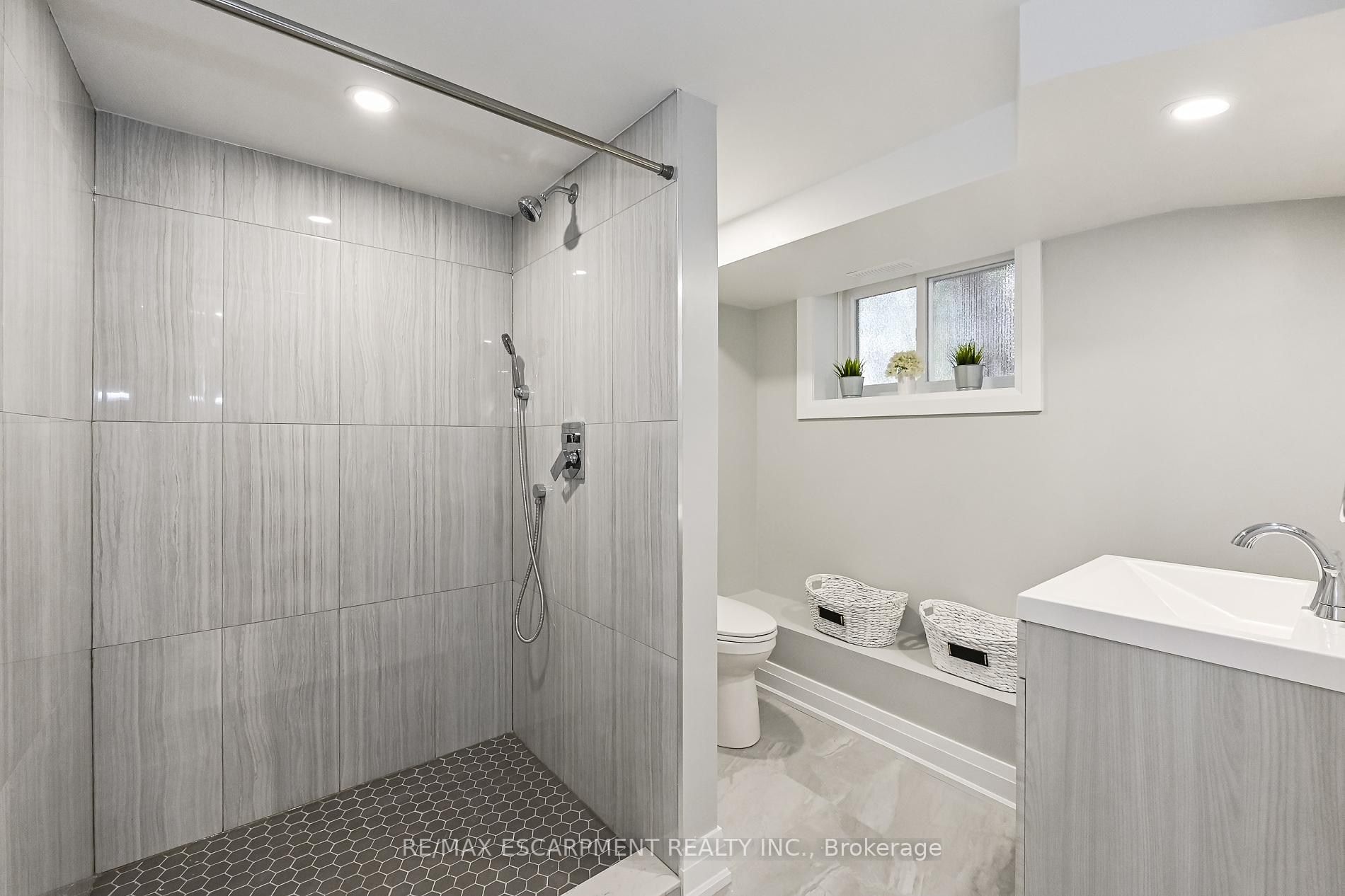Photo 32 of 95 Houghton Avenue N, Hamilton, Crown Point — HOMEH