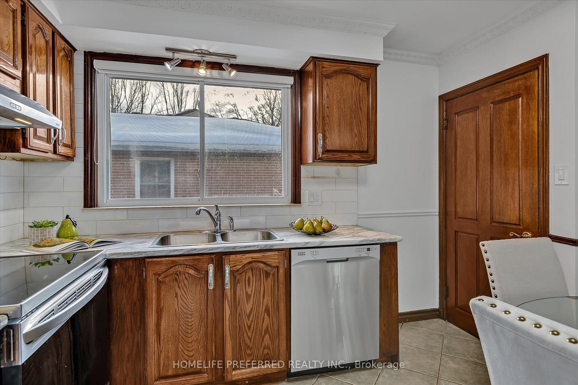 Photo 11 of 263 Clarke Drive, Peterborough, Northcrest Ward 5 — HOMEH
