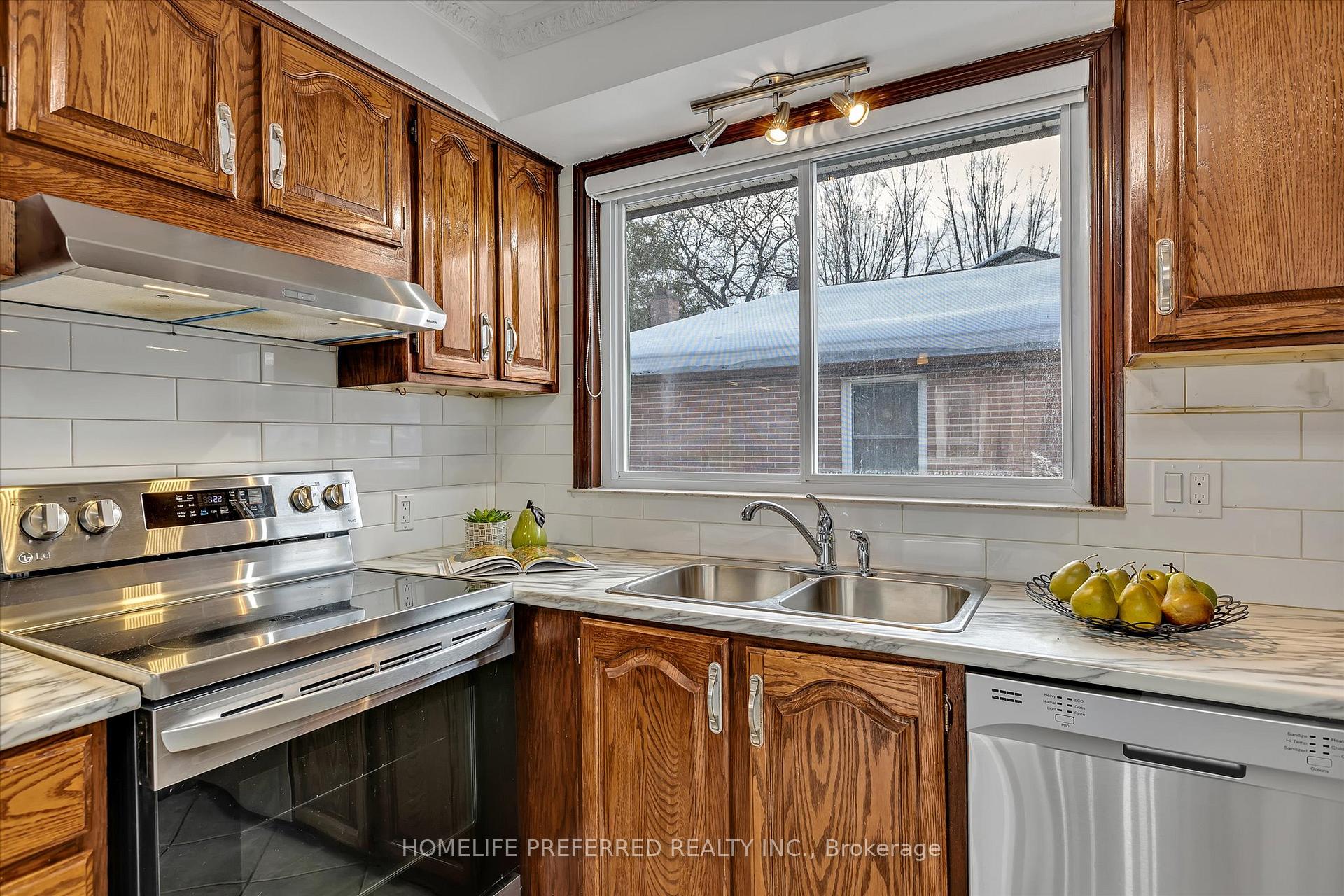 Photo 13 of 263 Clarke Drive, Peterborough, Northcrest Ward 5 — HOMEH