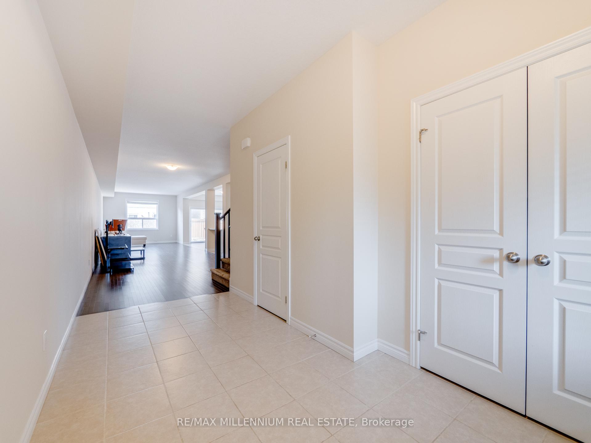Photo 4 of Unit #2, 11 Burcombe Cross UPPER, Guelph, Pineridge/Westminster Woods — HOMEH