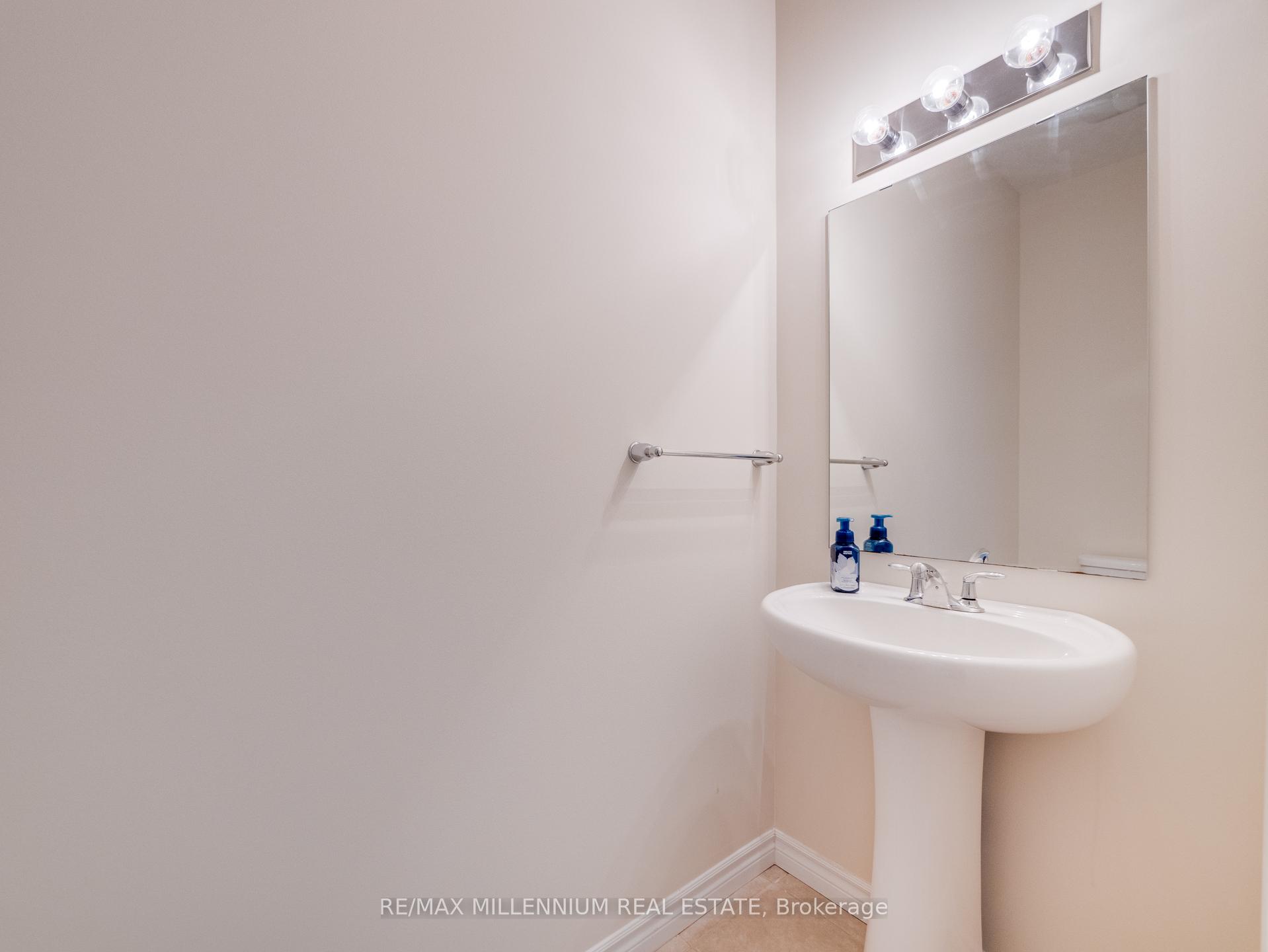 Photo 6 of Unit #2, 11 Burcombe Cross UPPER, Guelph, Pineridge/Westminster Woods — HOMEH