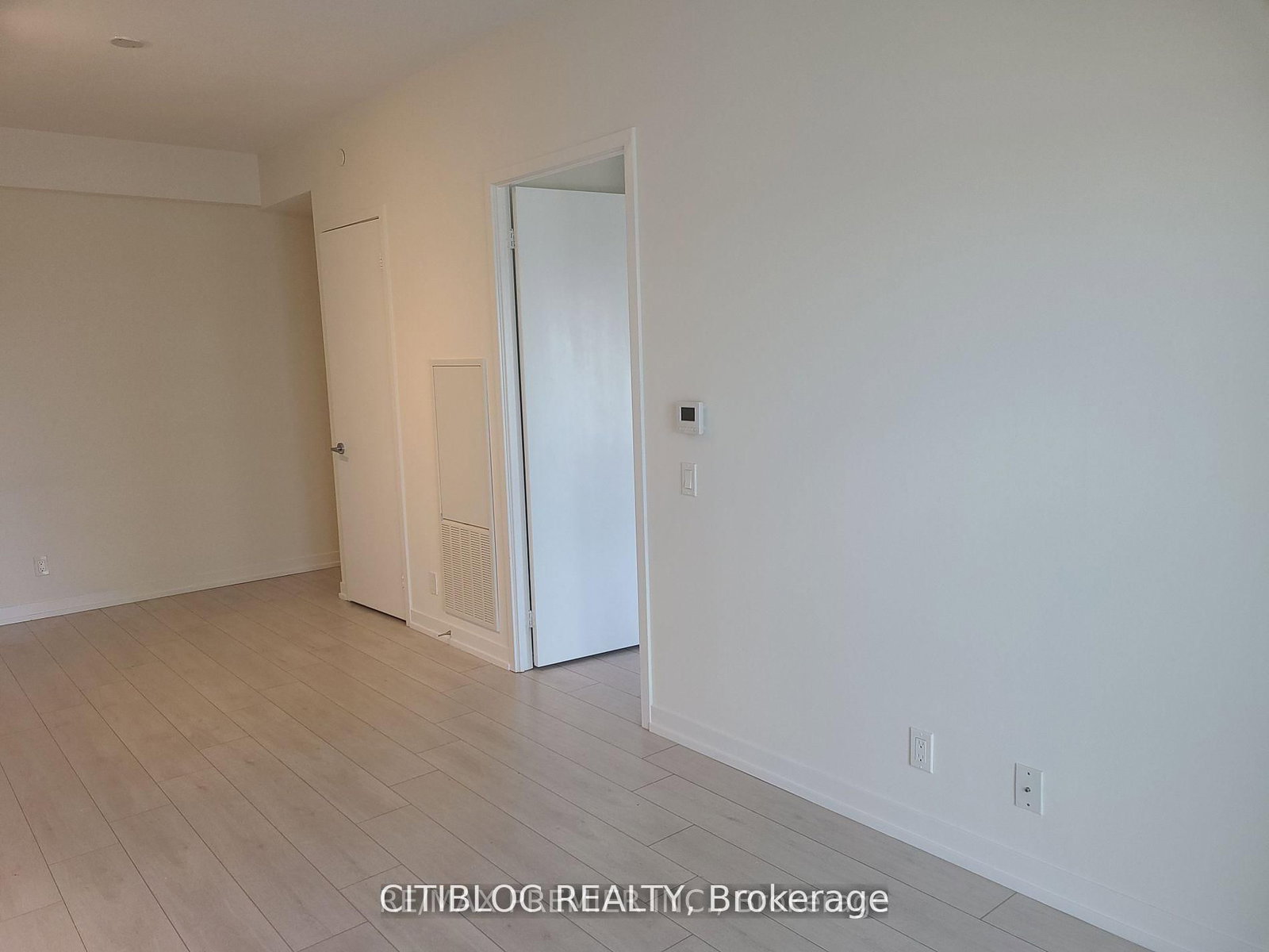 Photo 5 of Unit 5010, 950 Portage Pkwy, Vaughan, Concord — HOMEH