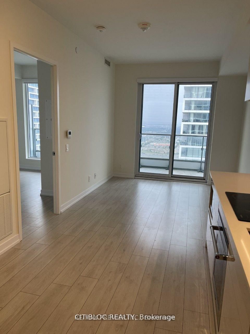 Photo 6 of Unit 5010, 950 Portage Pkwy, Vaughan, Concord — HOMEH