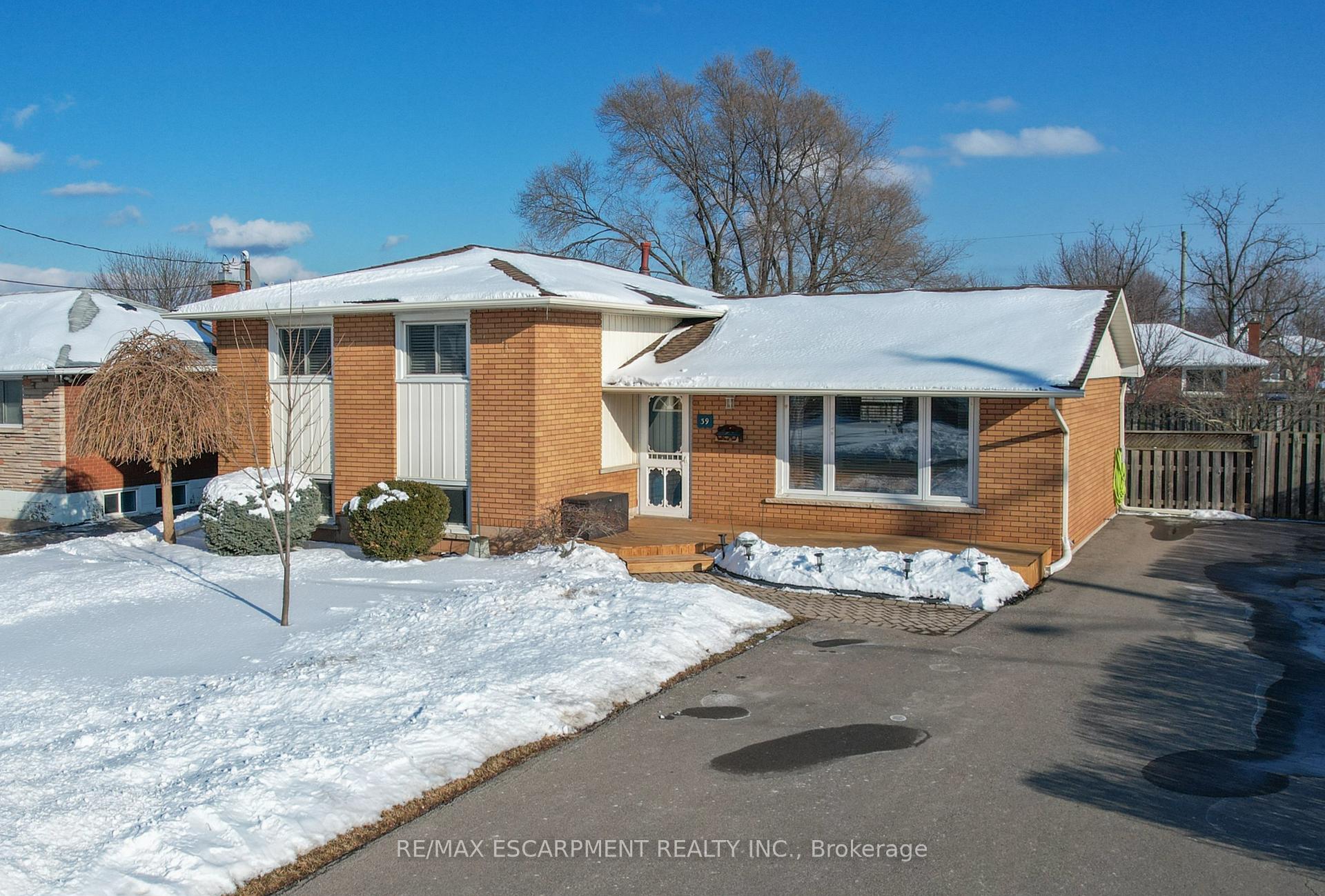 Photo 1 of 39 Diana Avenue, Grimsby, Grimsby Beach — HOMEH
