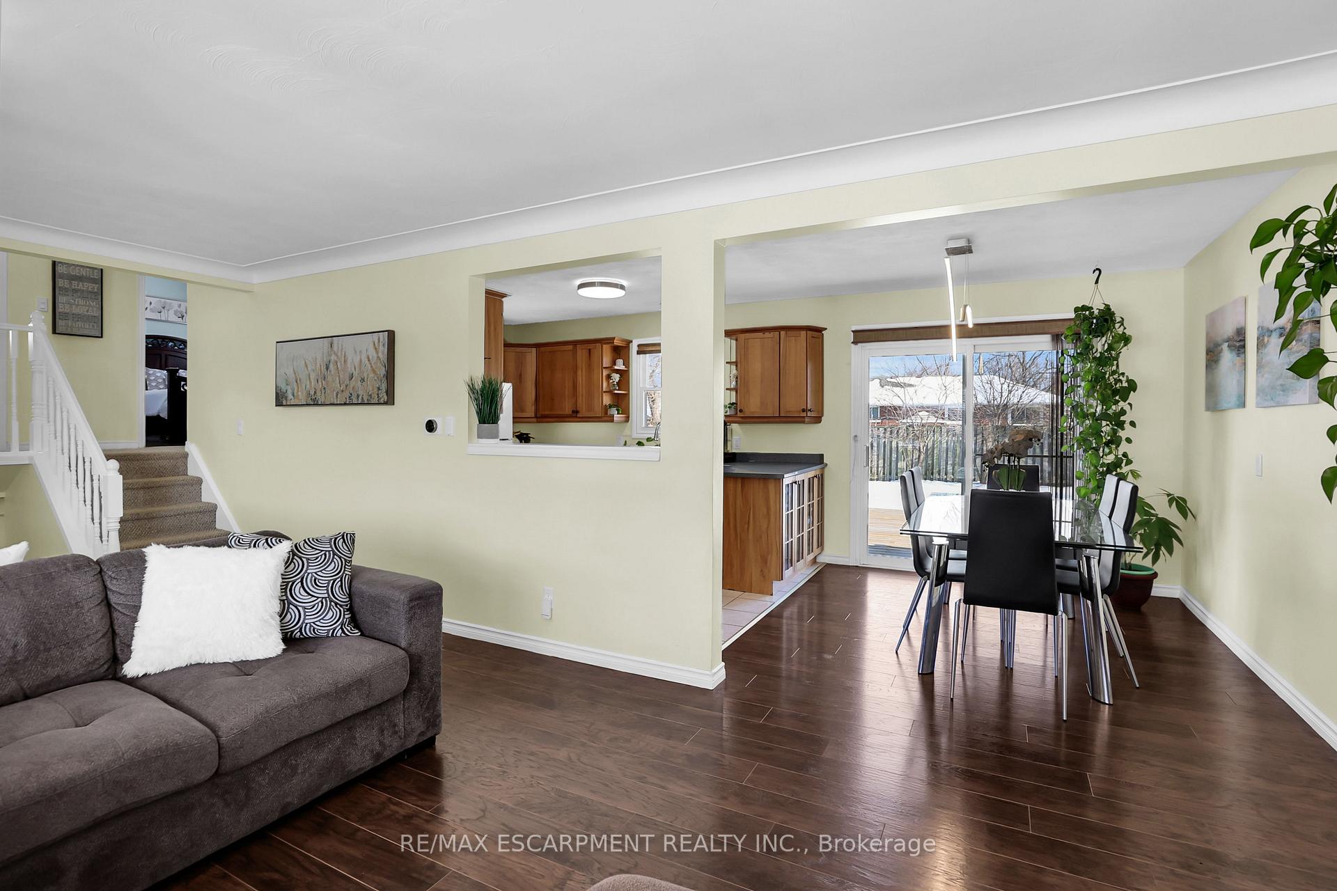 Photo 5 of 39 Diana Avenue, Grimsby, Grimsby Beach — HOMEH