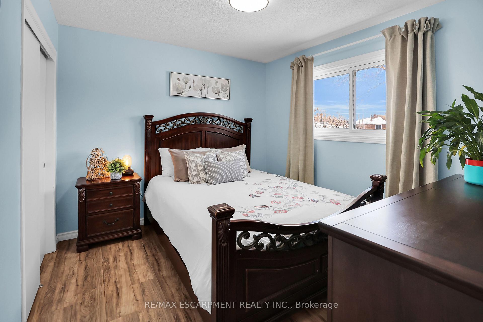 Photo 15 of 39 Diana Avenue, Grimsby, Grimsby Beach — HOMEH