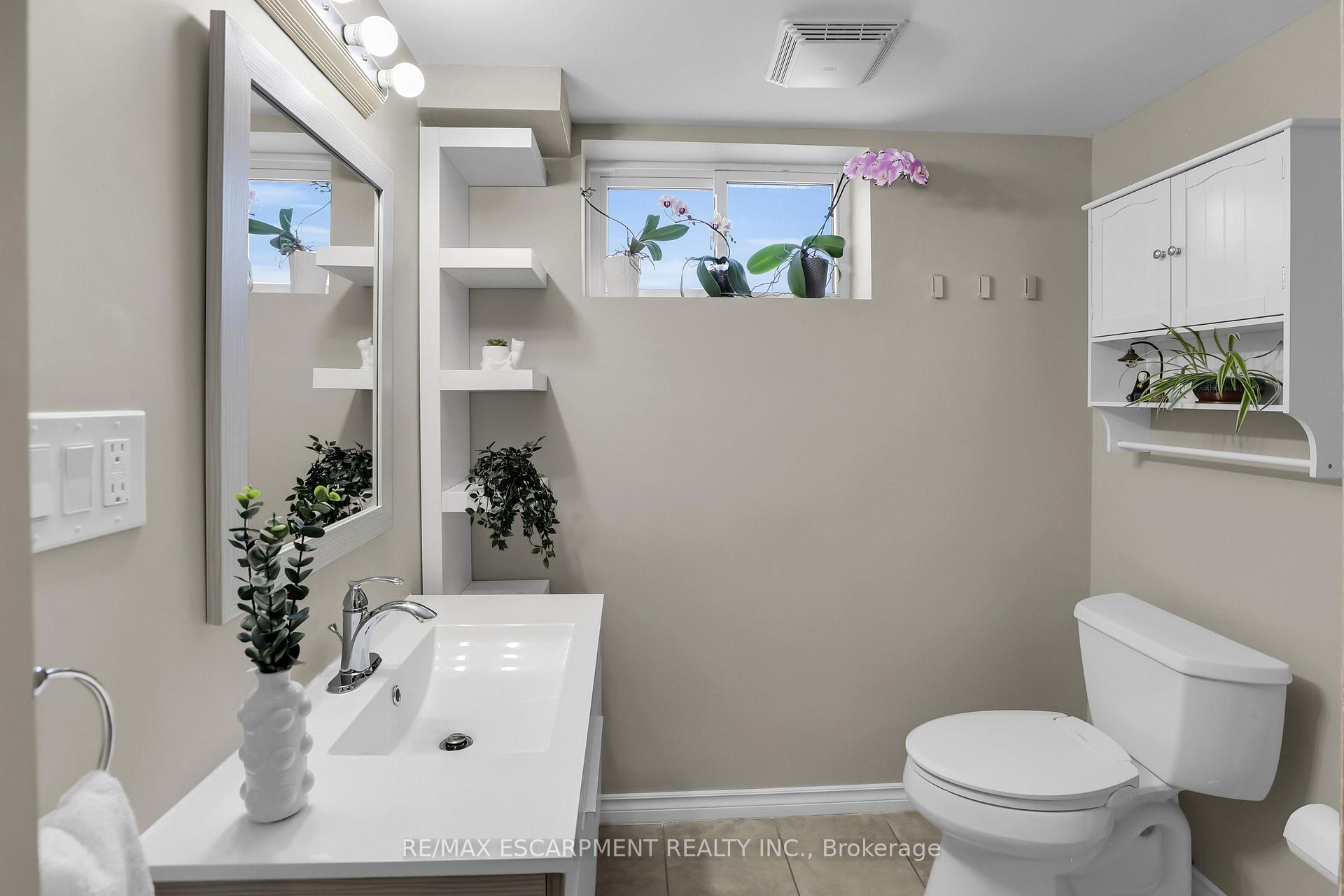 Photo 22 of 39 Diana Avenue, Grimsby, Grimsby Beach — HOMEH