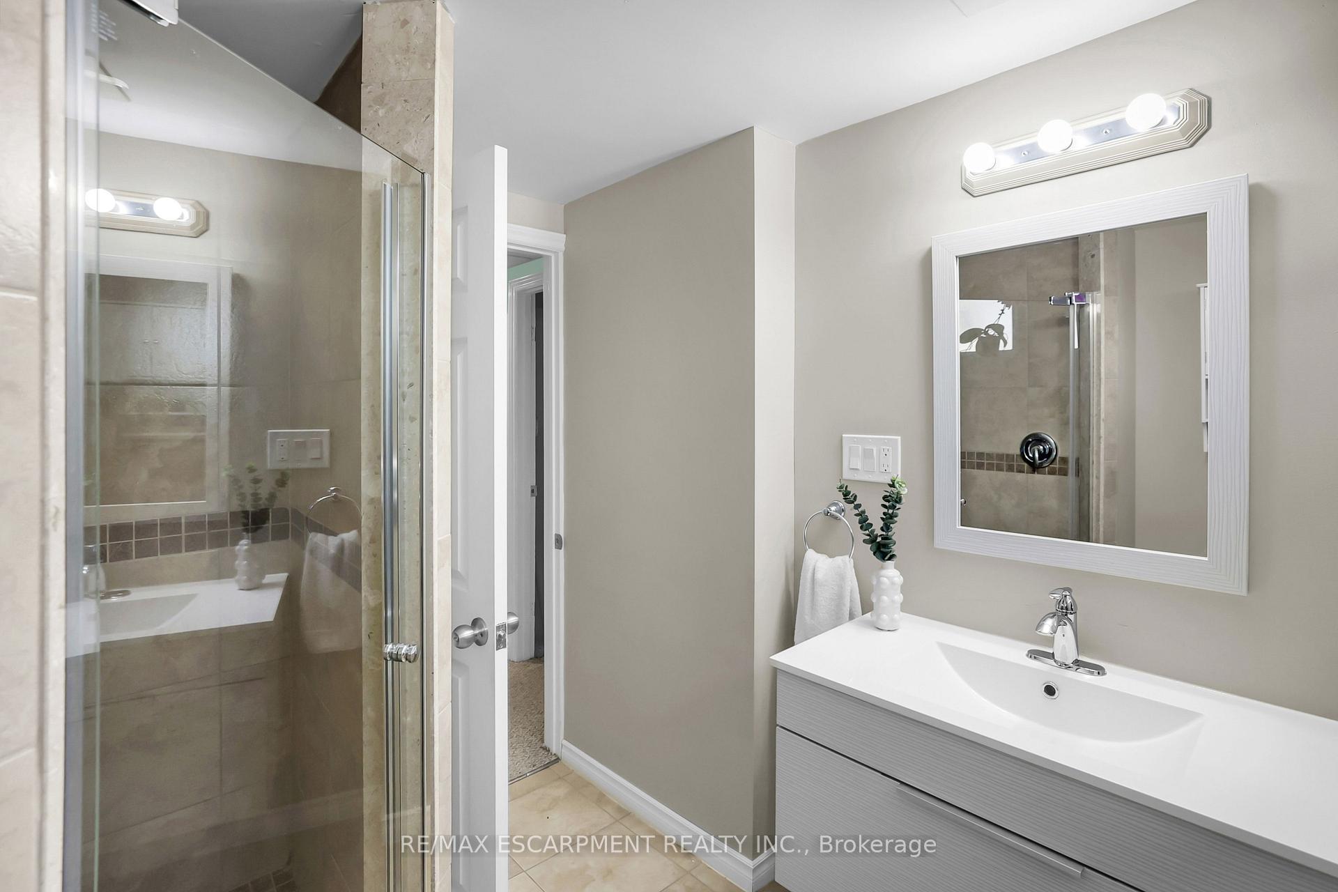Photo 23 of 39 Diana Avenue, Grimsby, Grimsby Beach — HOMEH