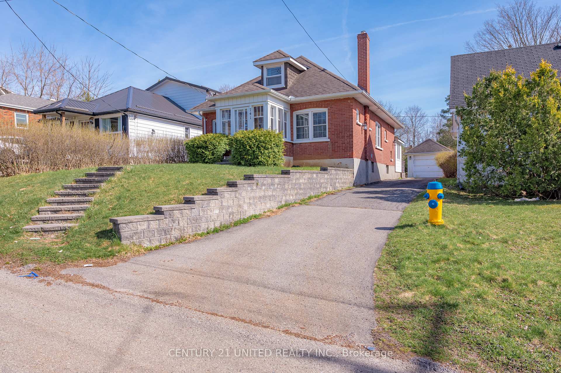 Photo 2 of 741 Third Avenue, Peterborough, Otonabee Ward 1 — HOMEH