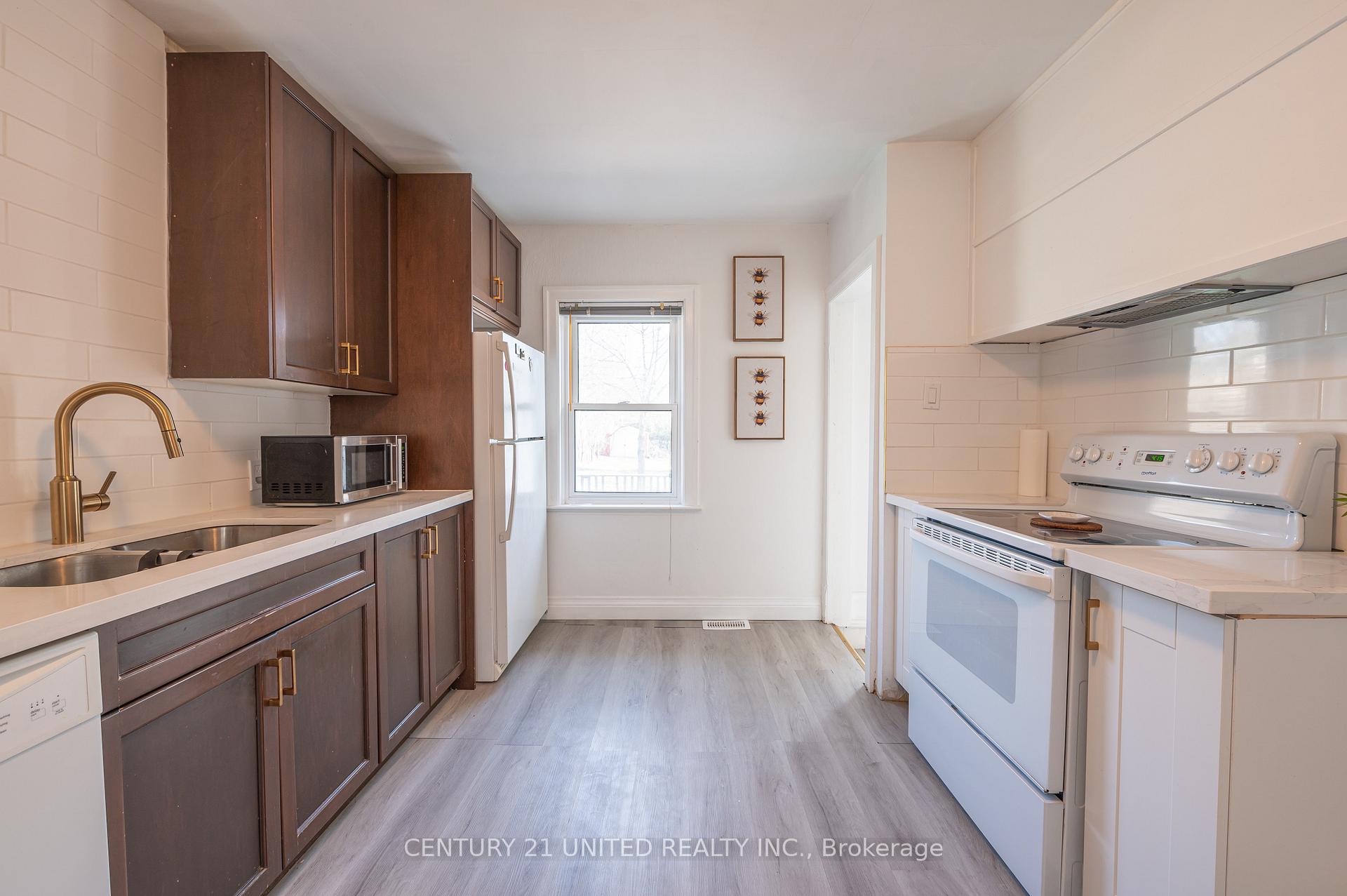 Photo 5 of 741 Third Avenue, Peterborough, Otonabee Ward 1 — HOMEH
