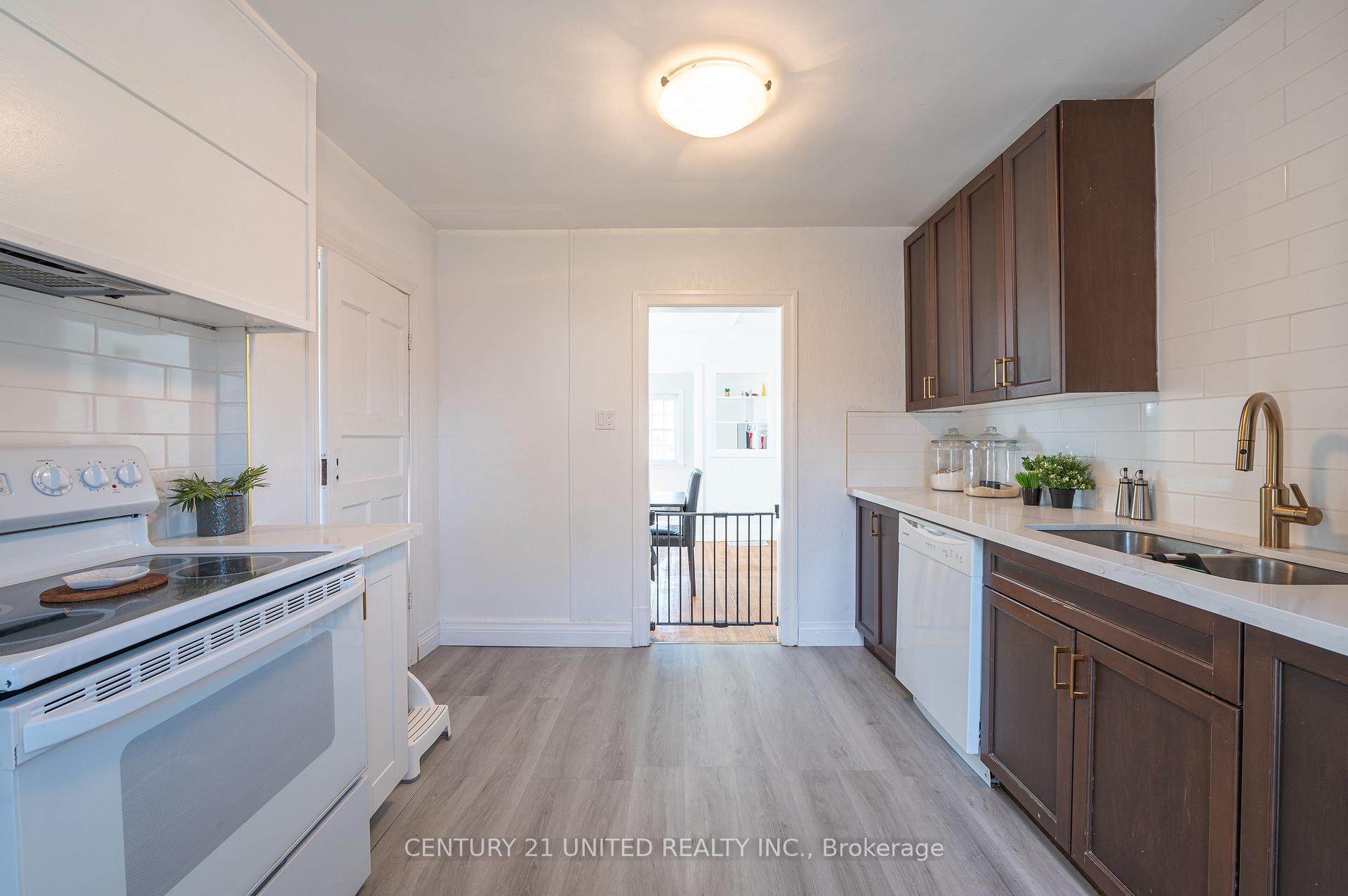 Photo 6 of 741 Third Avenue, Peterborough, Otonabee Ward 1 — HOMEH