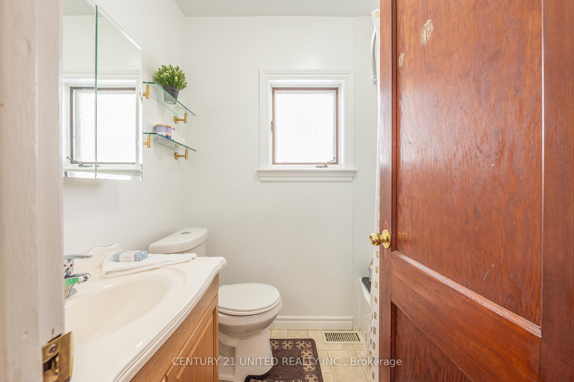 Photo 17 of 741 Third Avenue, Peterborough, Otonabee Ward 1 — HOMEH