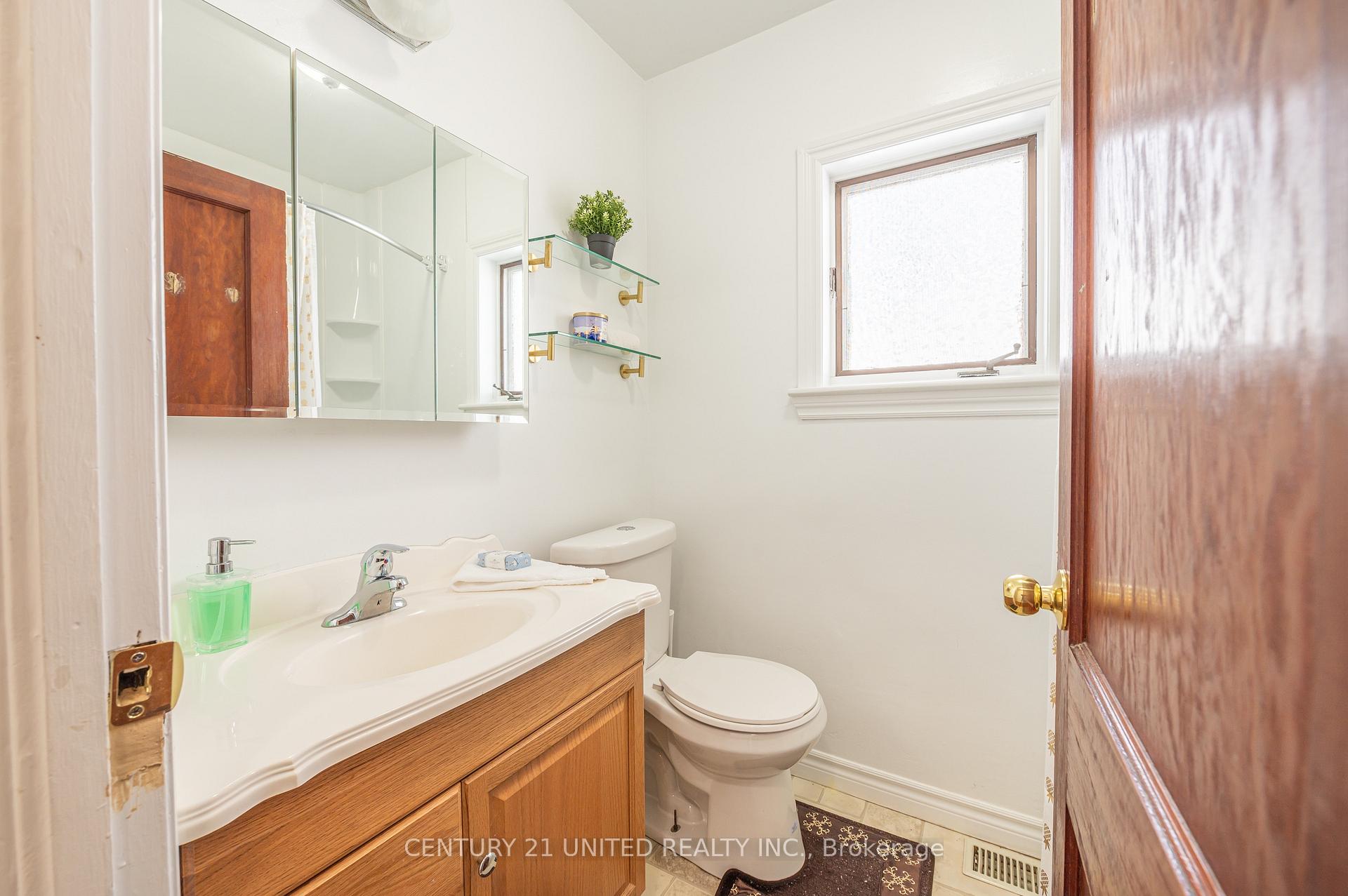 Photo 18 of 741 Third Avenue, Peterborough, Otonabee Ward 1 — HOMEH