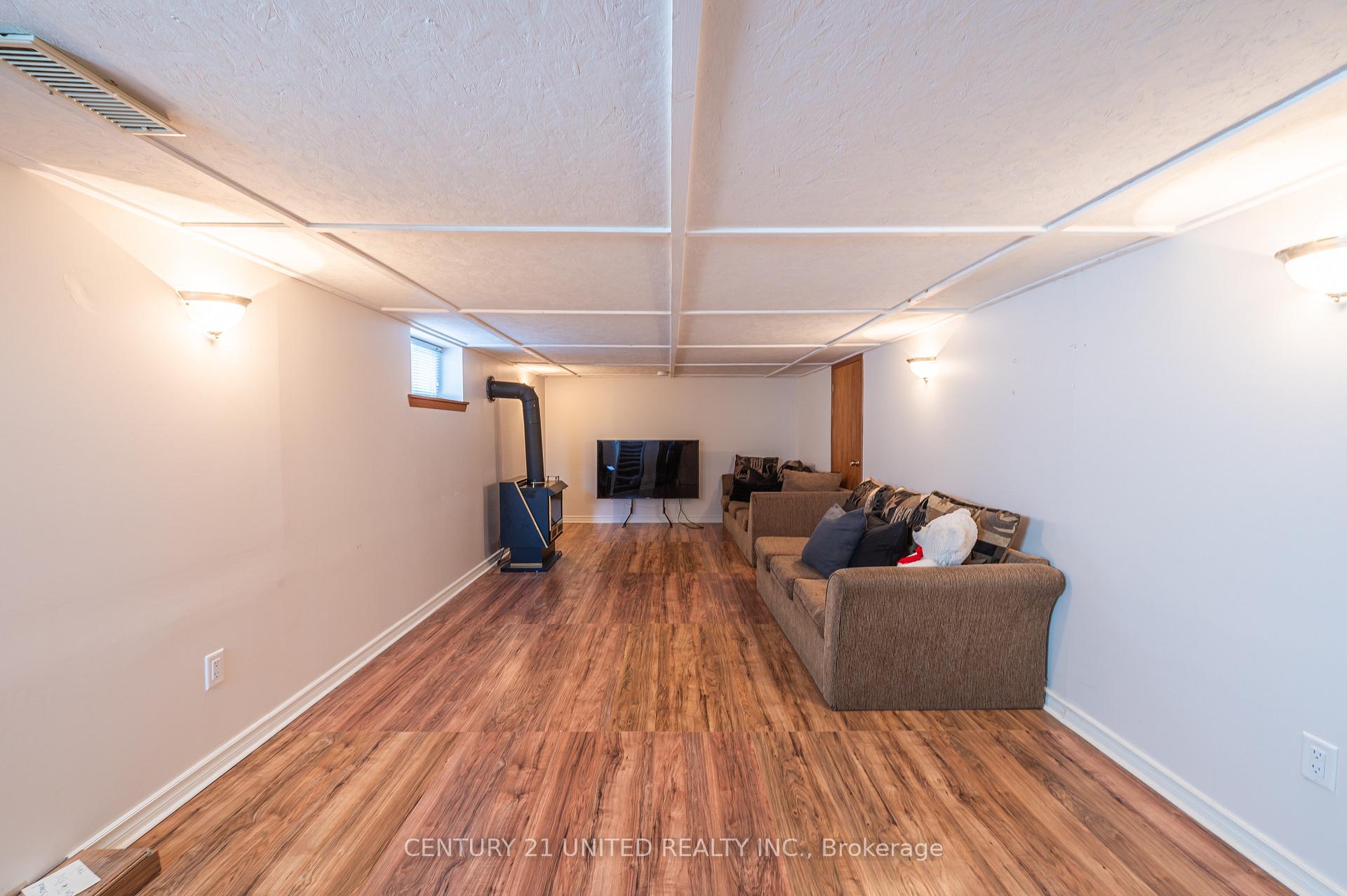 Photo 30 of 741 Third Avenue, Peterborough, Otonabee Ward 1 — HOMEH