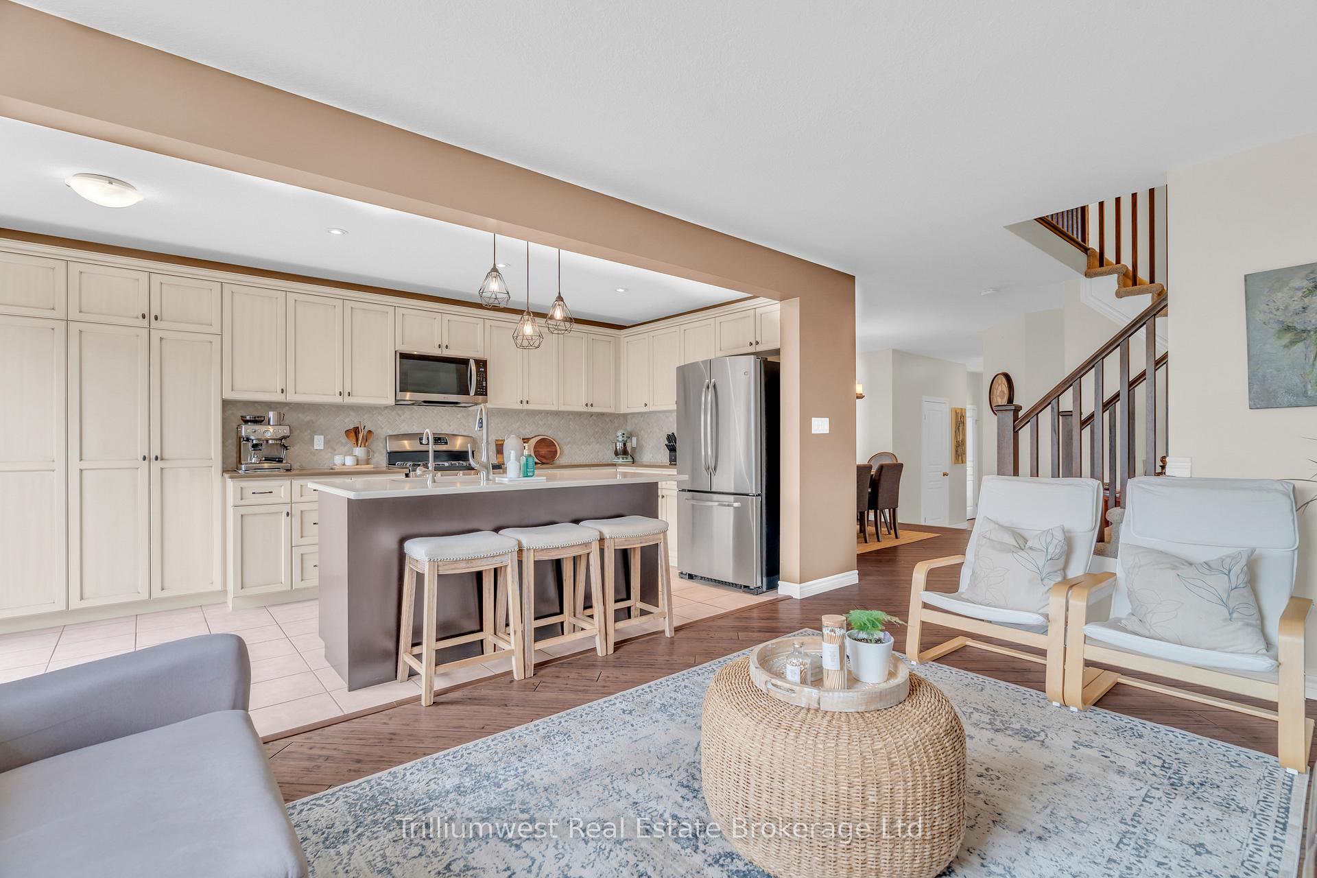 Photo 10 of 210 Couling Crescent, Guelph, Grange Road — HOMEH