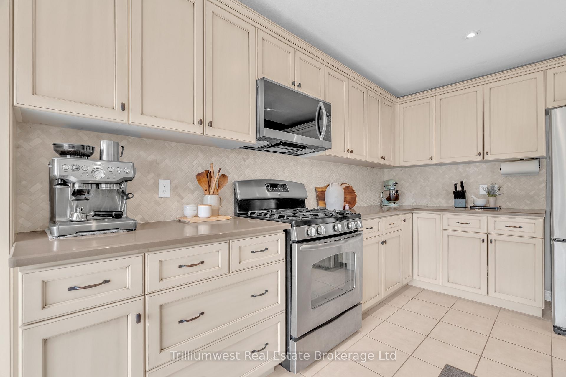 Photo 12 of 210 Couling Crescent, Guelph, Grange Road — HOMEH
