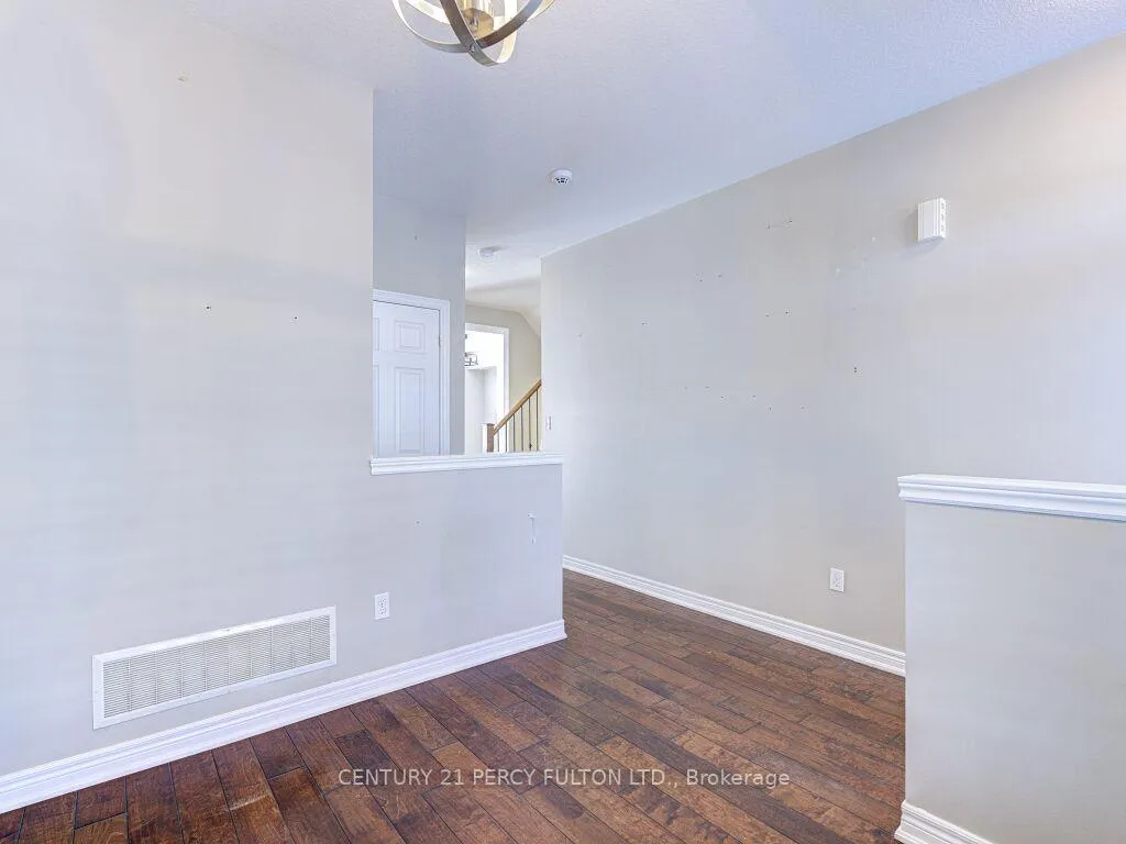 Photo 7 of 61 Bousfield Rise, Hamilton, Waterdown — HOMEH