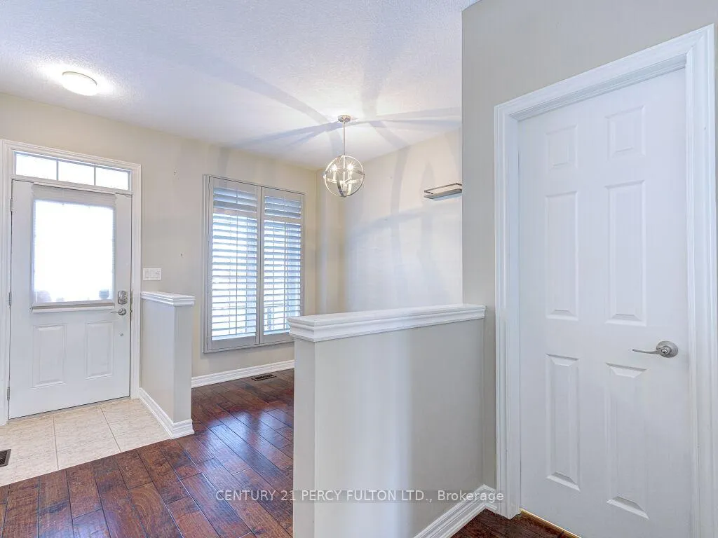 Photo 9 of 61 Bousfield Rise, Hamilton, Waterdown — HOMEH