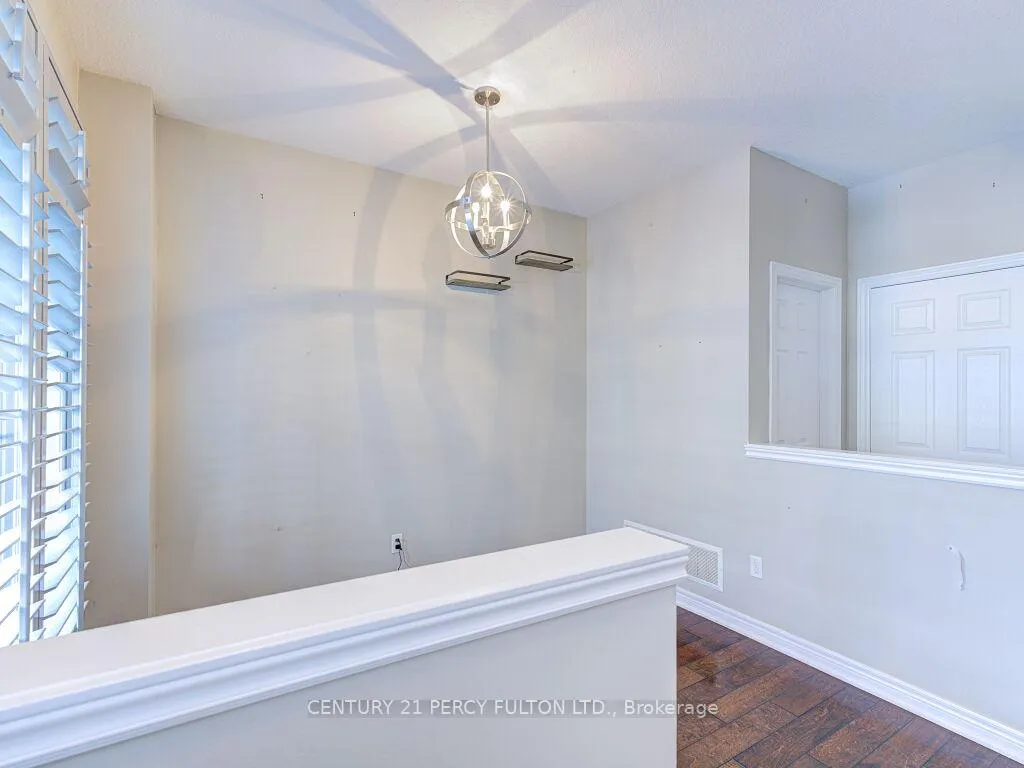 Photo 10 of 61 Bousfield Rise, Hamilton, Waterdown — HOMEH