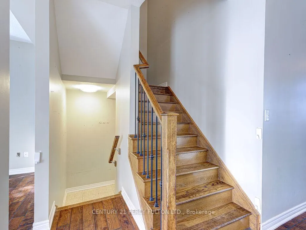 Photo 12 of 61 Bousfield Rise, Hamilton, Waterdown — HOMEH