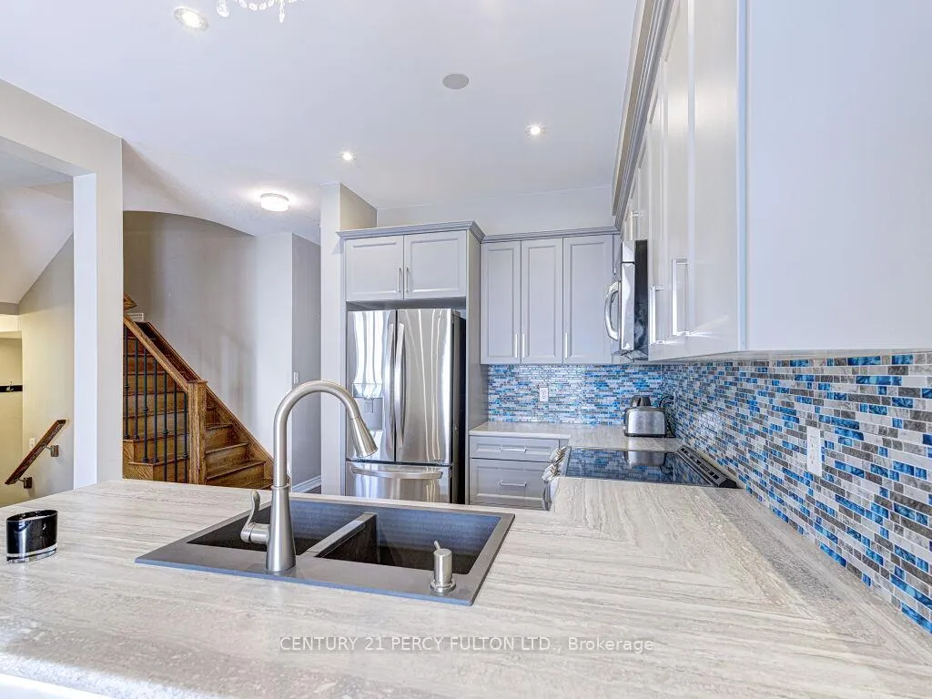Photo 24 of 61 Bousfield Rise, Hamilton, Waterdown — HOMEH