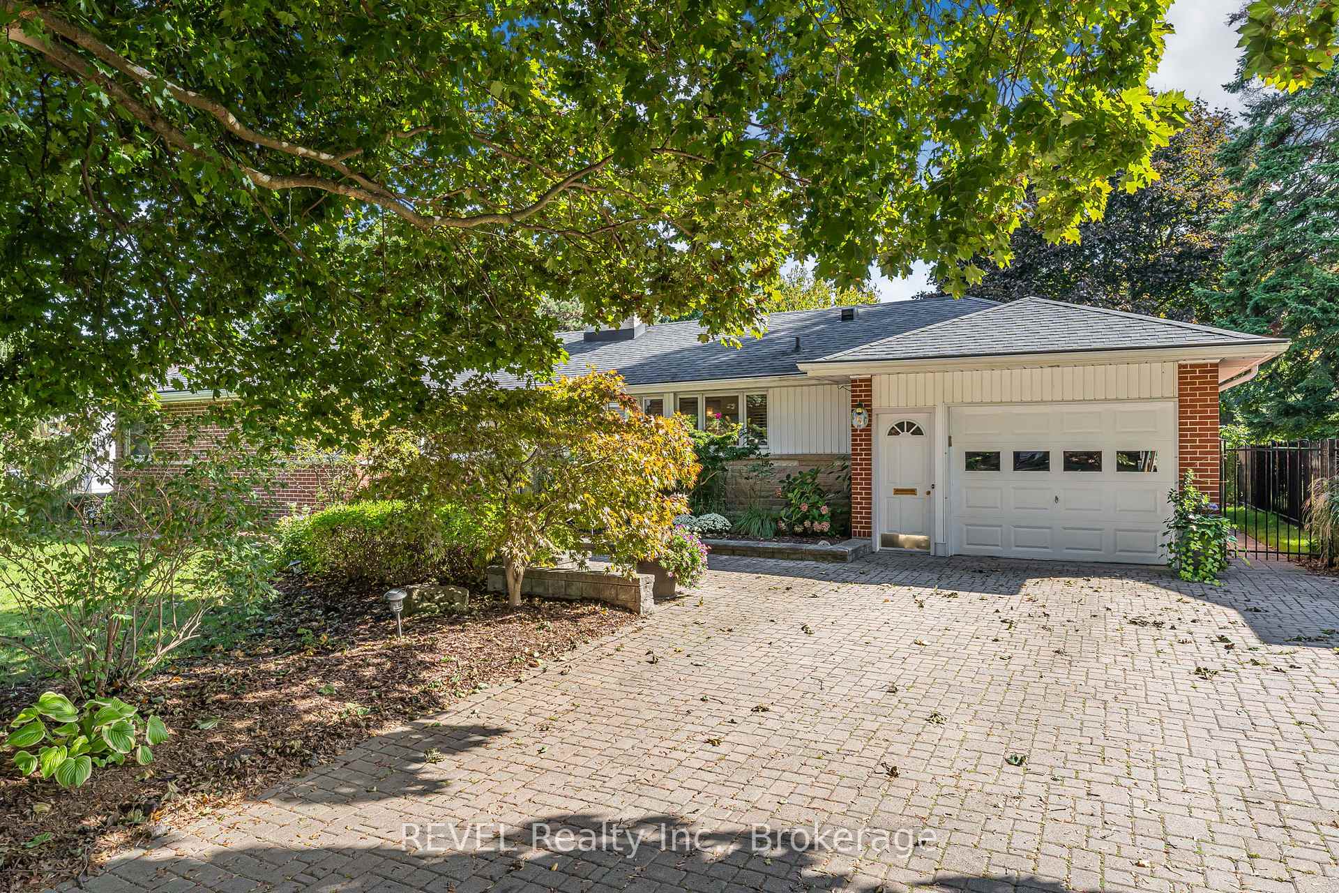 Photo 1 of 5 Cherryhill Drive, Grimsby, Grimsby East — HOMEH