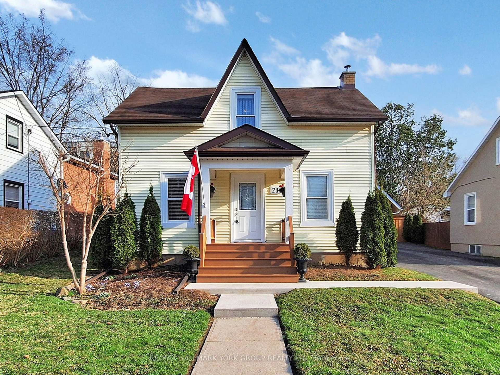 Photo 1 of 21 Irwin Avenue, Aurora, Aurora Village — HOMEH