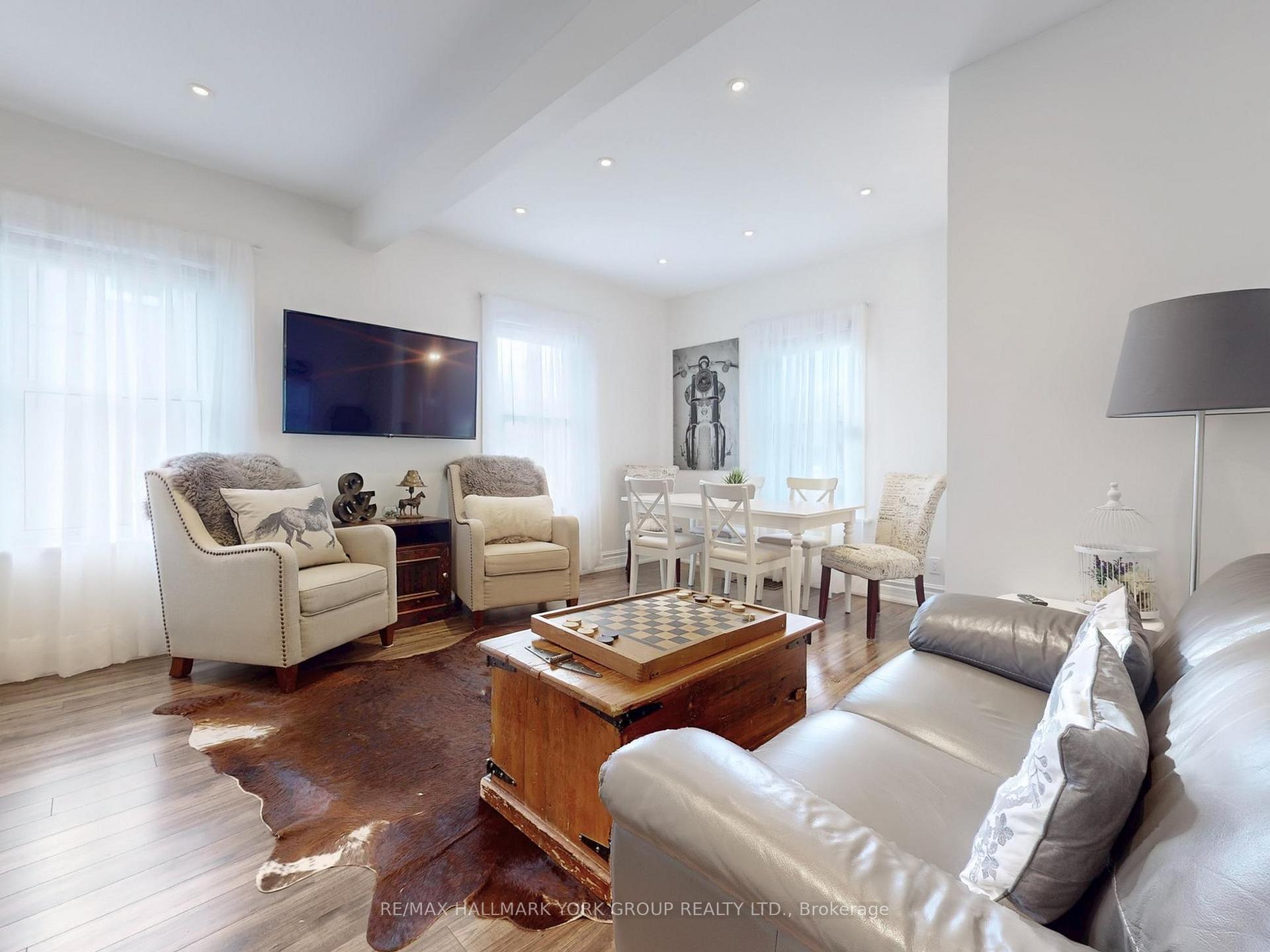 Photo 3 of 21 Irwin Avenue, Aurora, Aurora Village — HOMEH