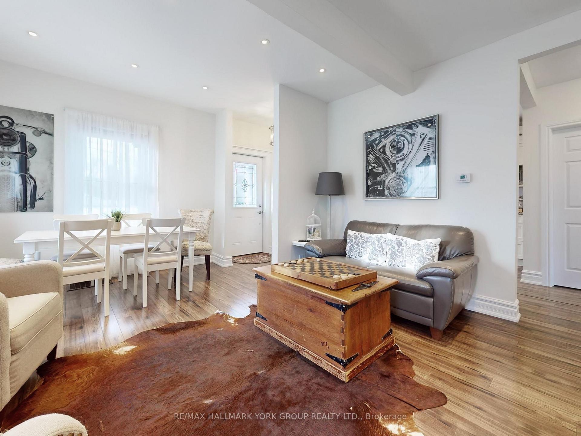 Photo 8 of 21 Irwin Avenue, Aurora, Aurora Village — HOMEH