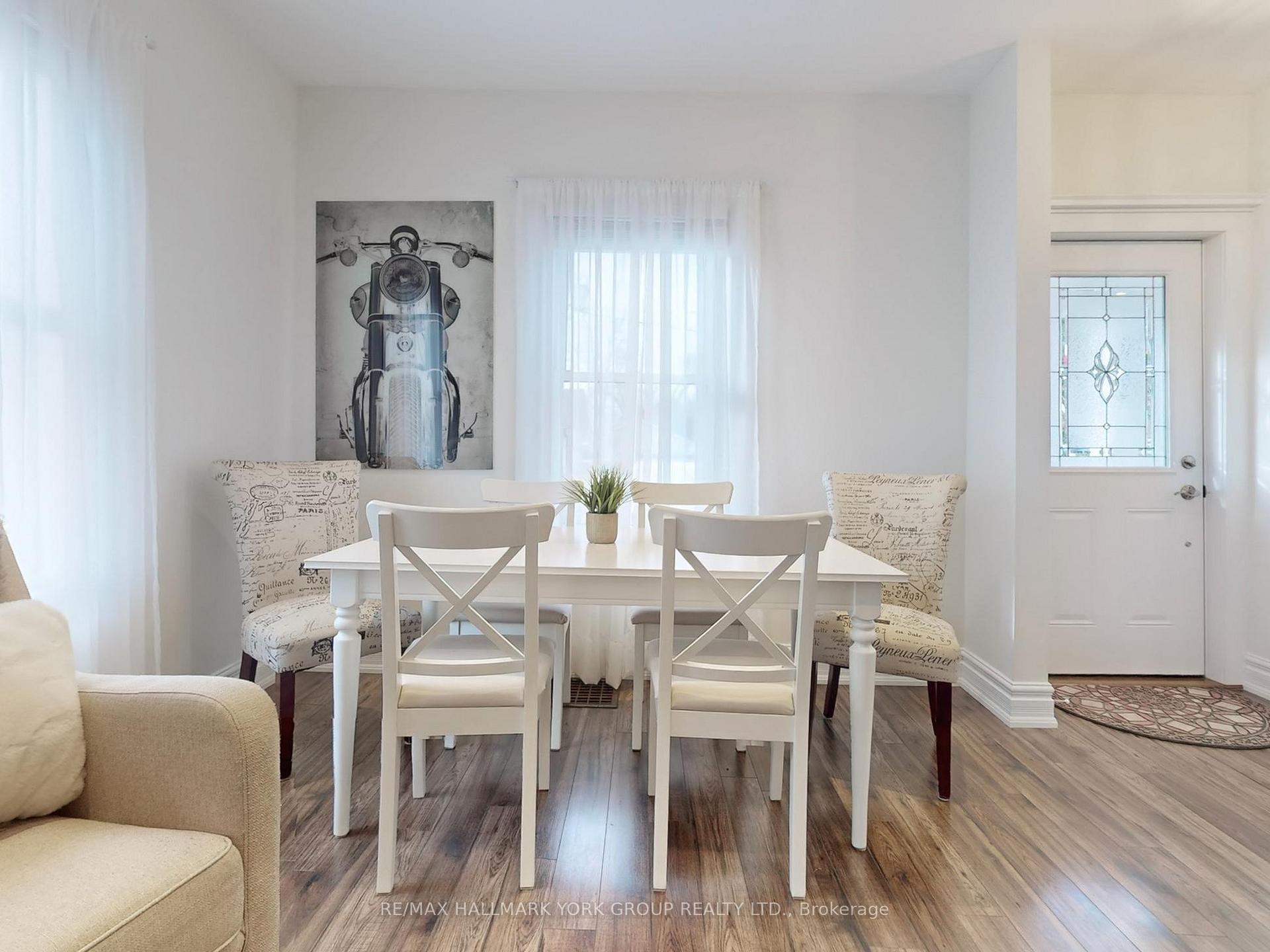 Photo 4 of 21 Irwin Avenue, Aurora, Aurora Village — HOMEH