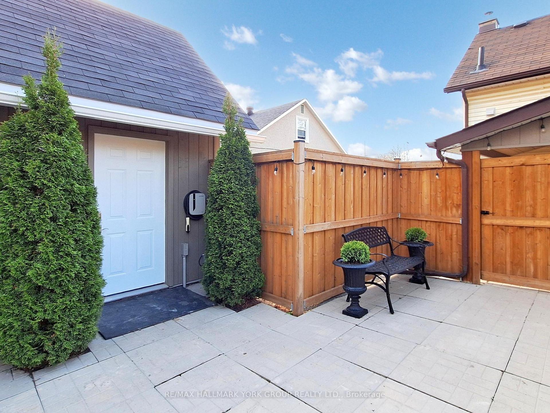 Photo 32 of 21 Irwin Avenue, Aurora, Aurora Village — HOMEH
