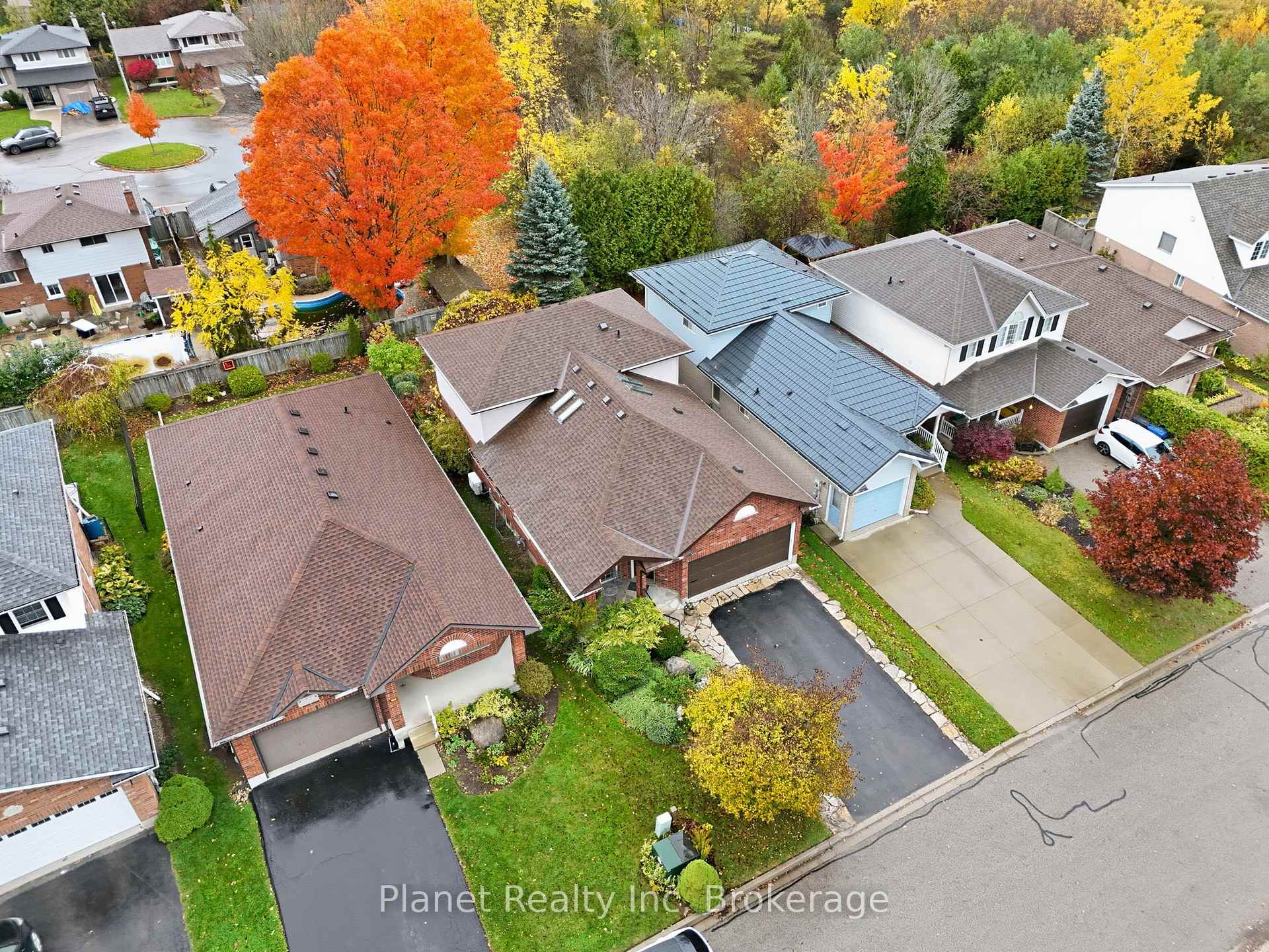 Photo 3 of 24 Fletcher Court, Guelph, Grange Road — HOMEH