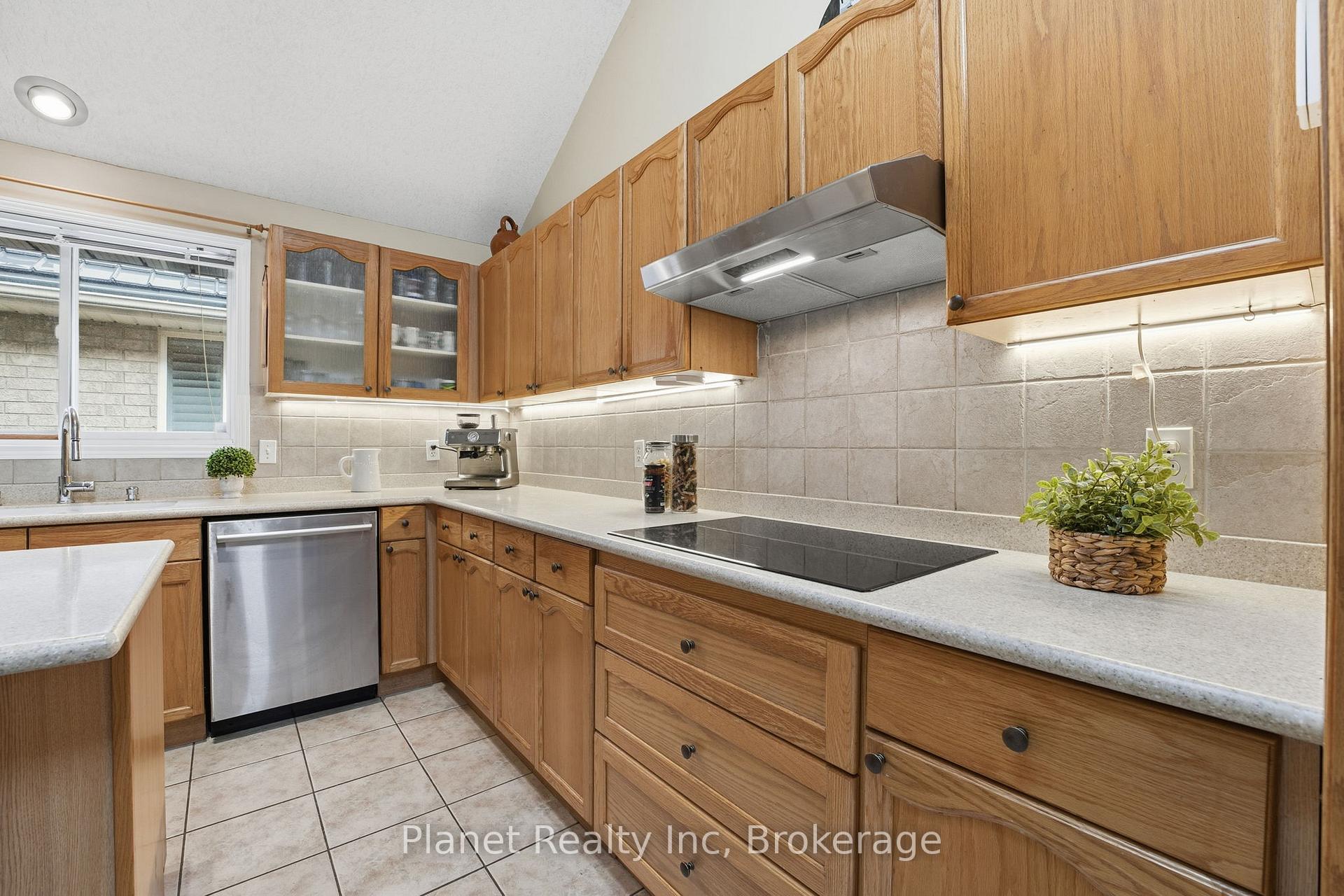 Photo 9 of 24 Fletcher Court, Guelph, Grange Road — HOMEH