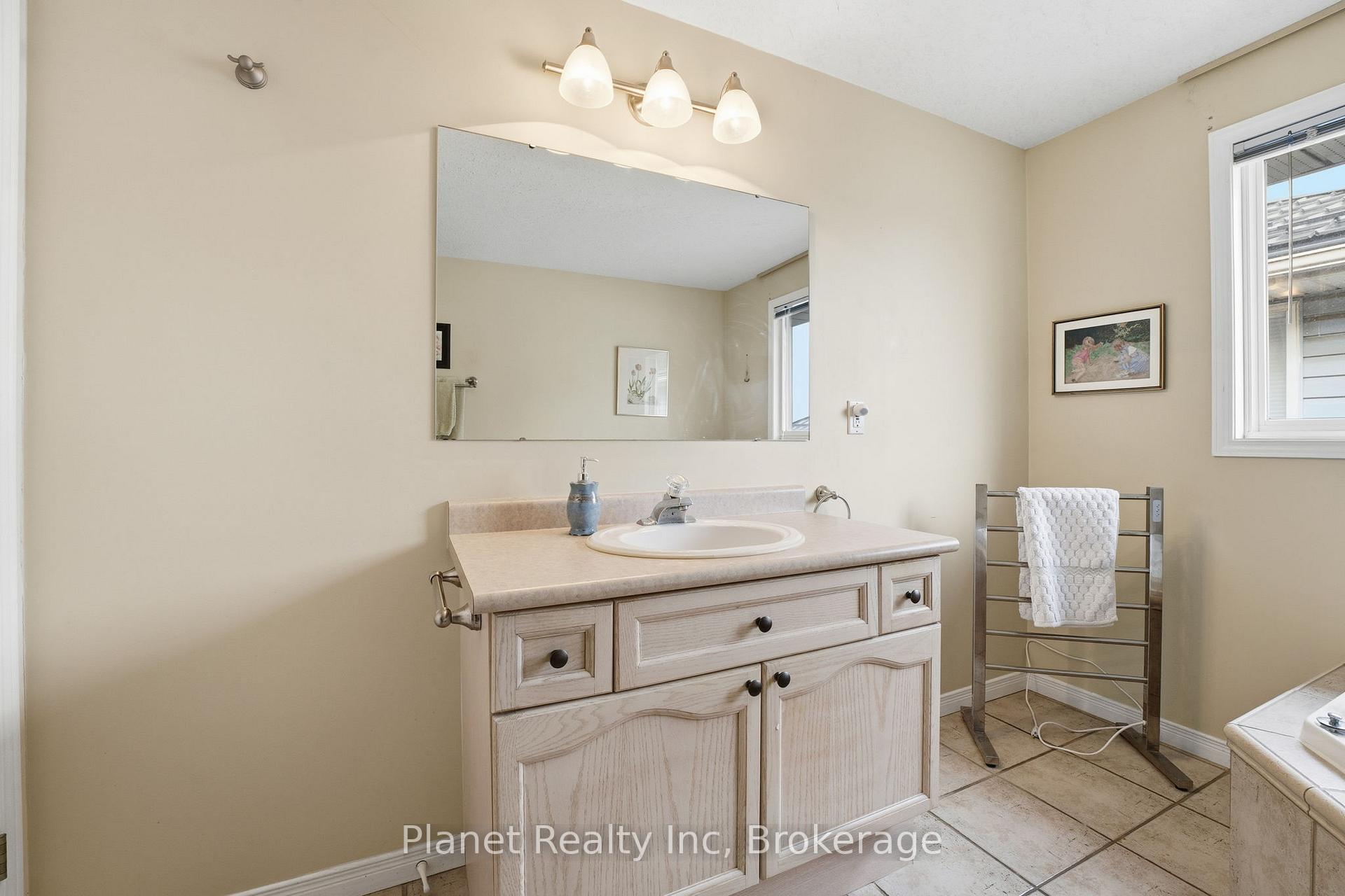 Photo 16 of 24 Fletcher Court, Guelph, Grange Road — HOMEH