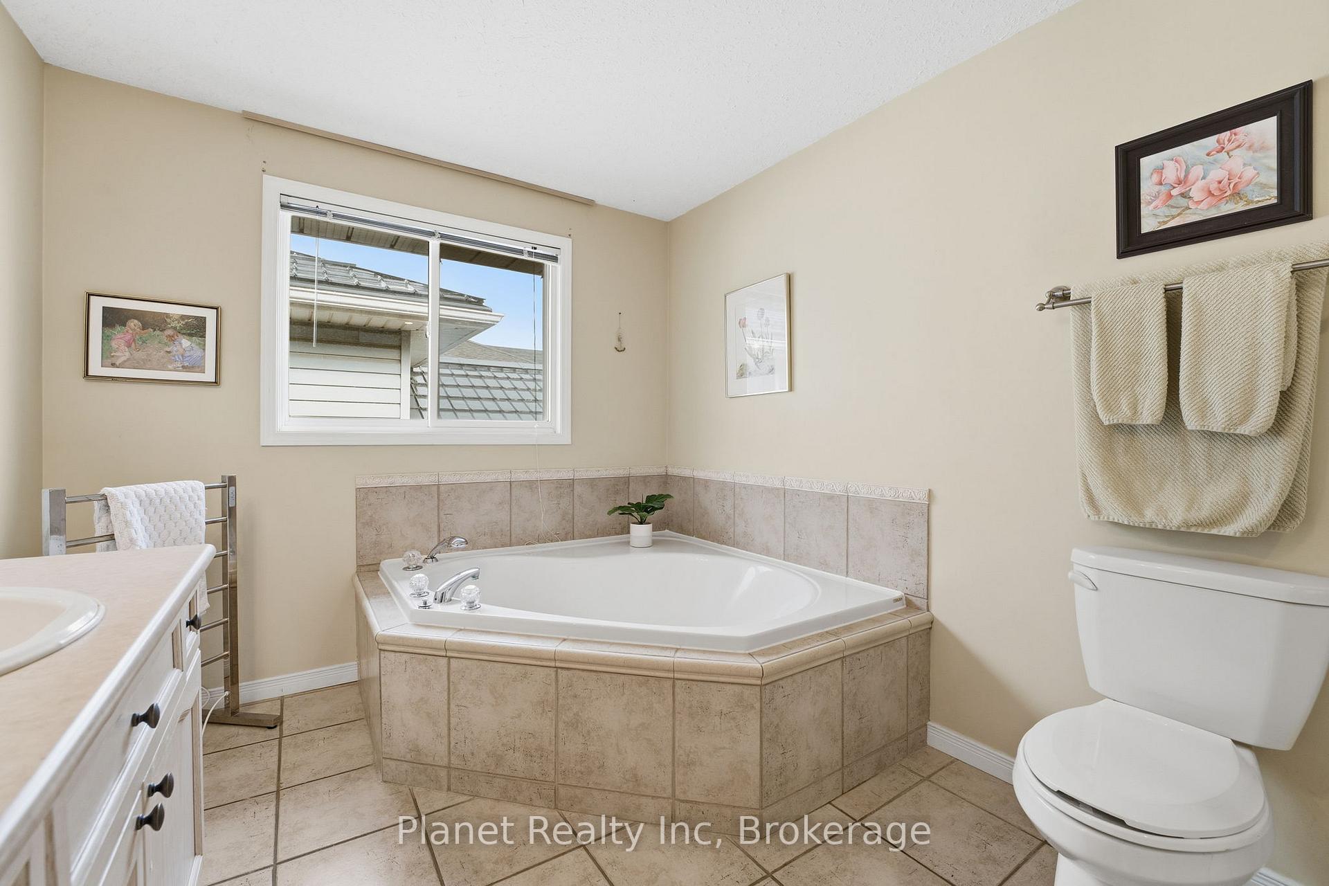 Photo 17 of 24 Fletcher Court, Guelph, Grange Road — HOMEH