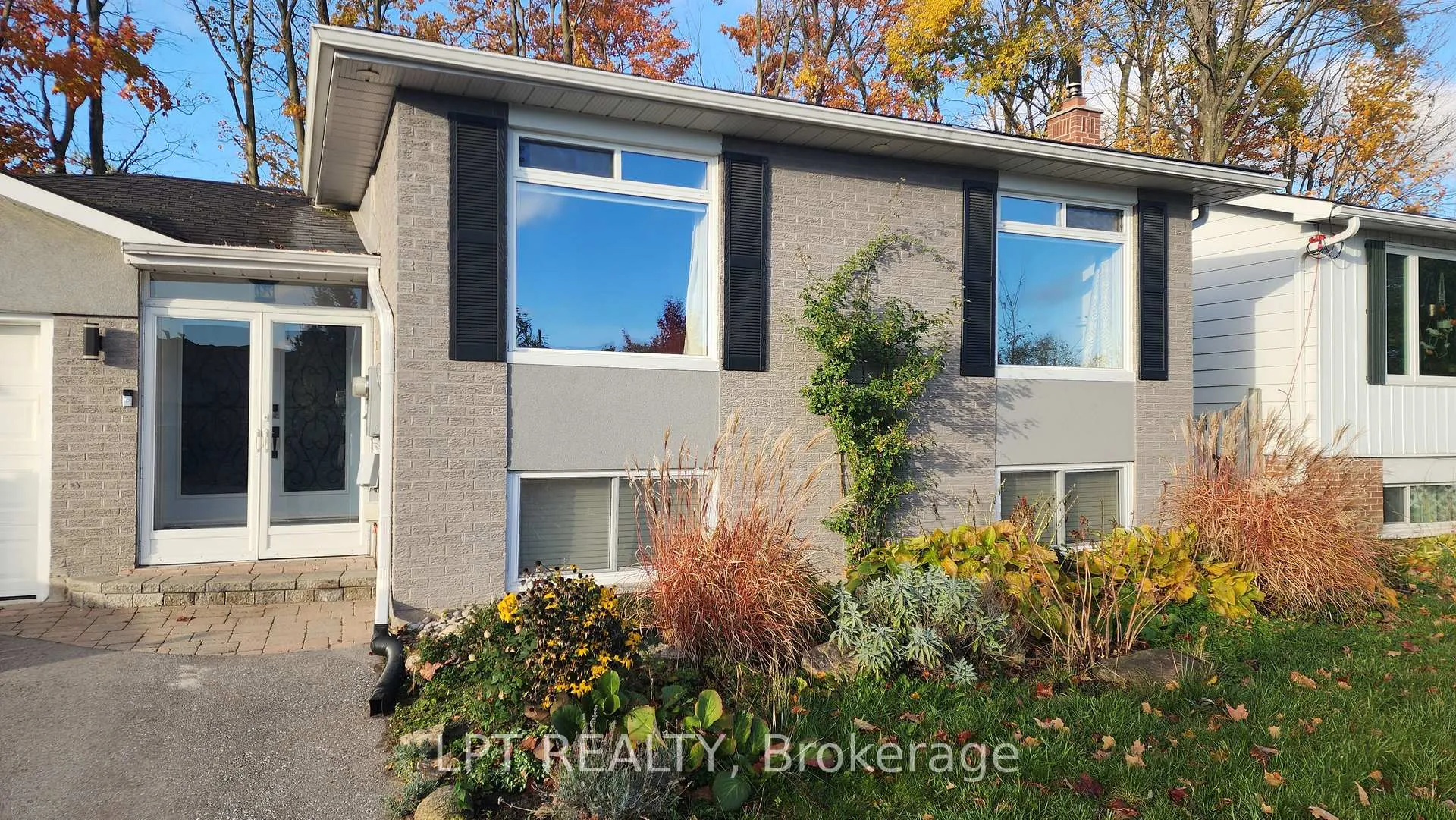 Photo 2 of 48 Maplehurst Crescent, Barrie, Cundles East — HOMEH