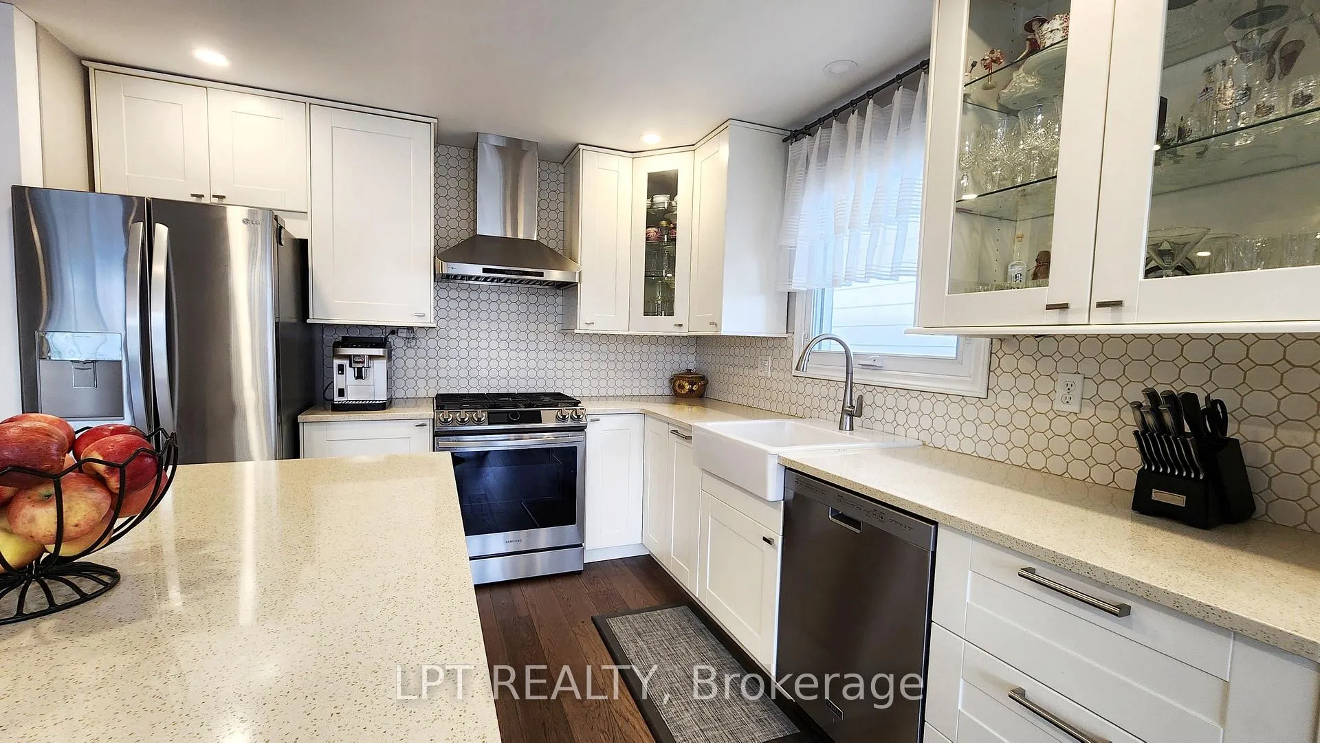 Photo 12 of 48 Maplehurst Crescent, Barrie, Cundles East — HOMEH