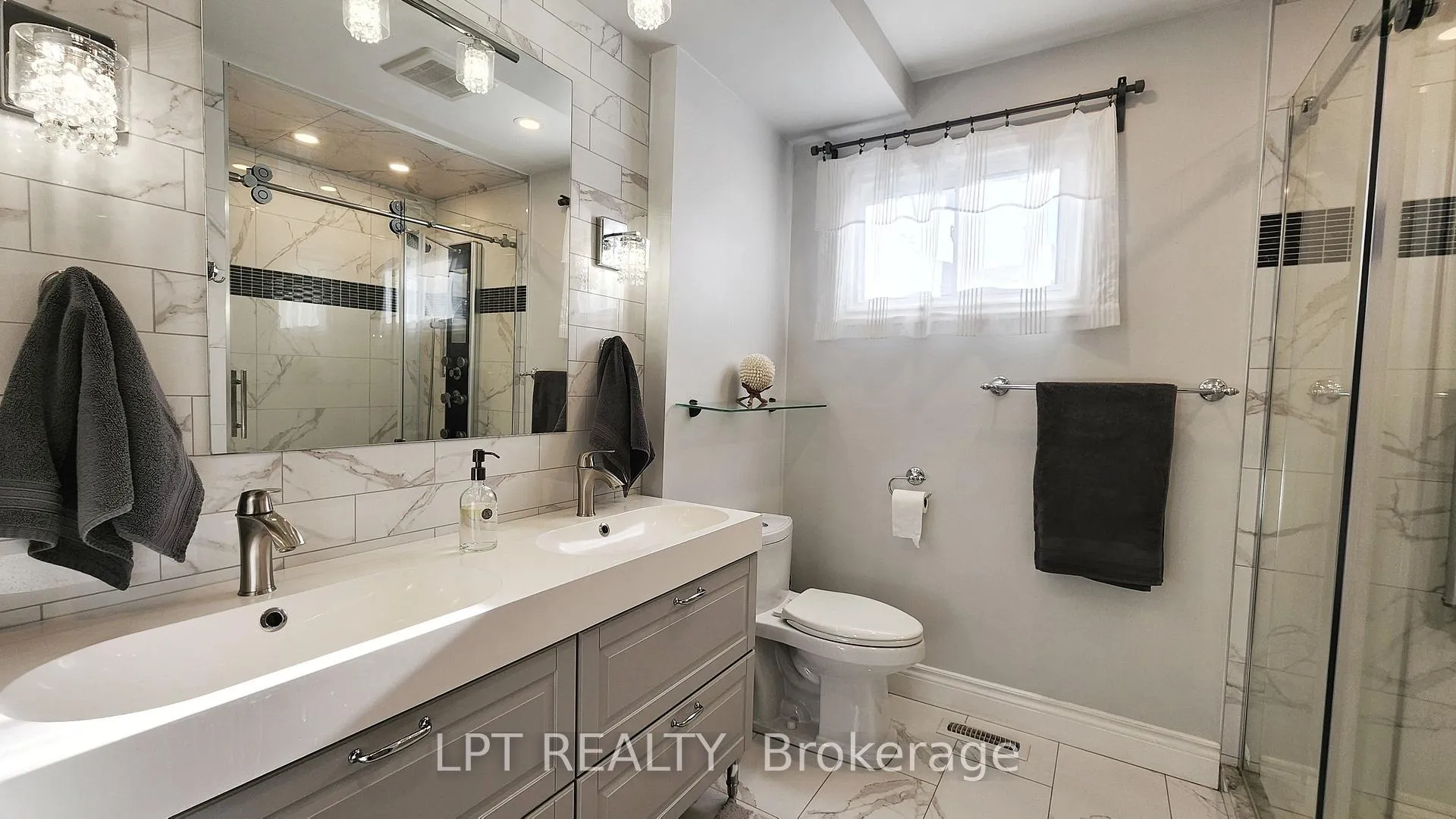 Photo 17 of 48 Maplehurst Crescent, Barrie, Cundles East — HOMEH