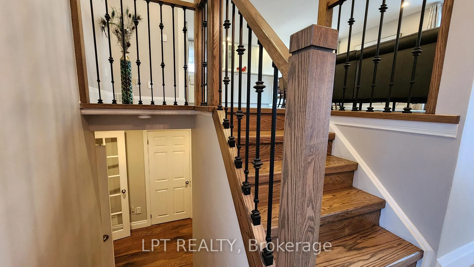 Photo 23 of 48 Maplehurst Crescent, Barrie, Cundles East — HOMEH