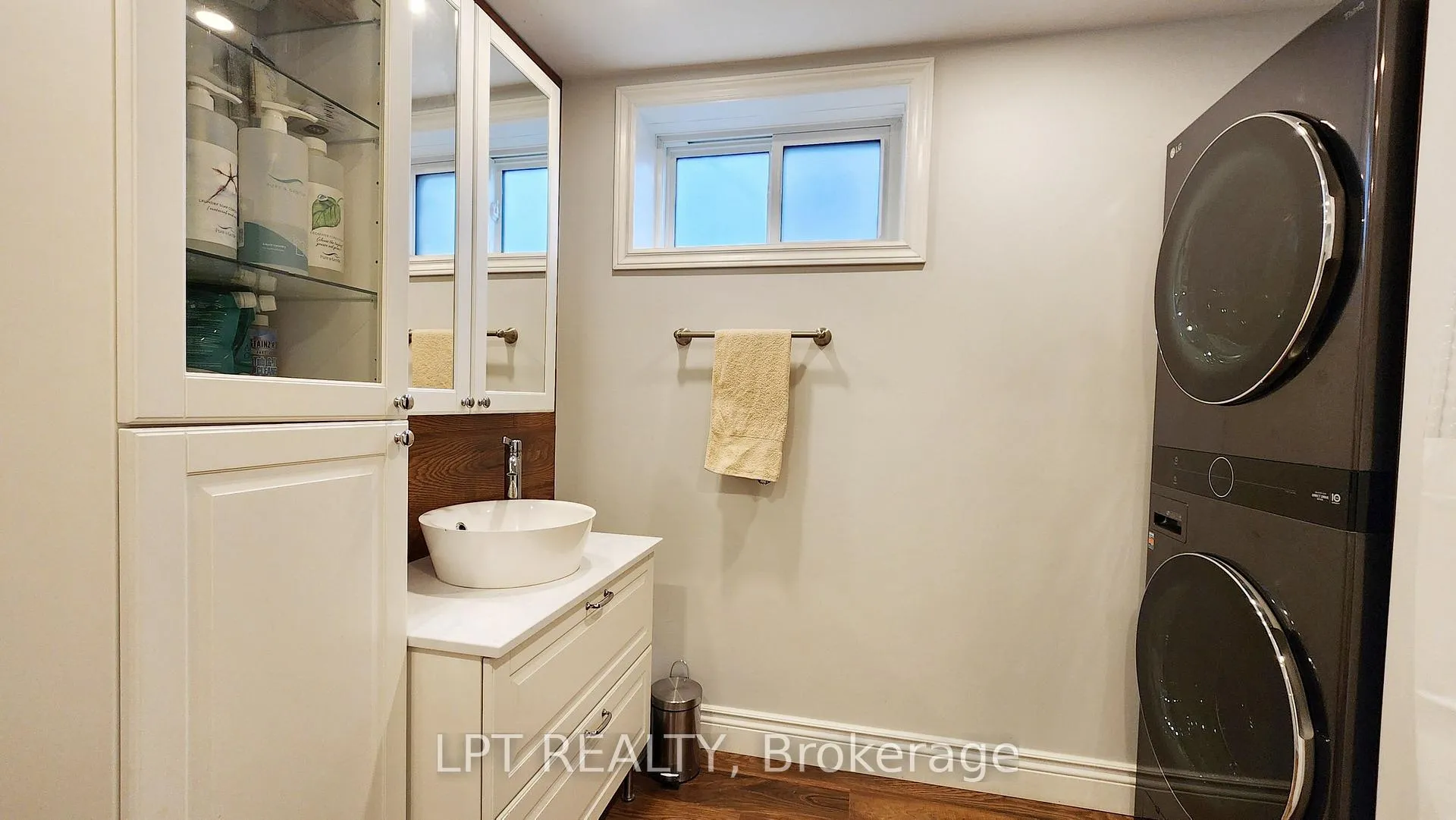 Photo 34 of 48 Maplehurst Crescent, Barrie, Cundles East — HOMEH